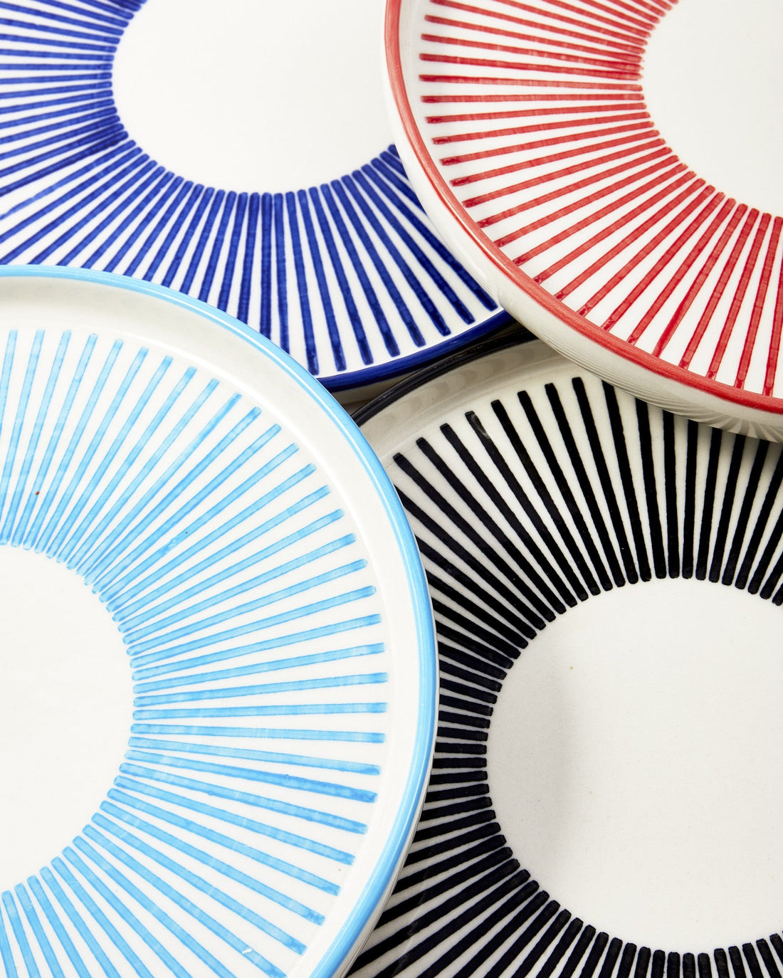 Marine Striped Plates farbenfrohes Streifendesign für den Esstisch