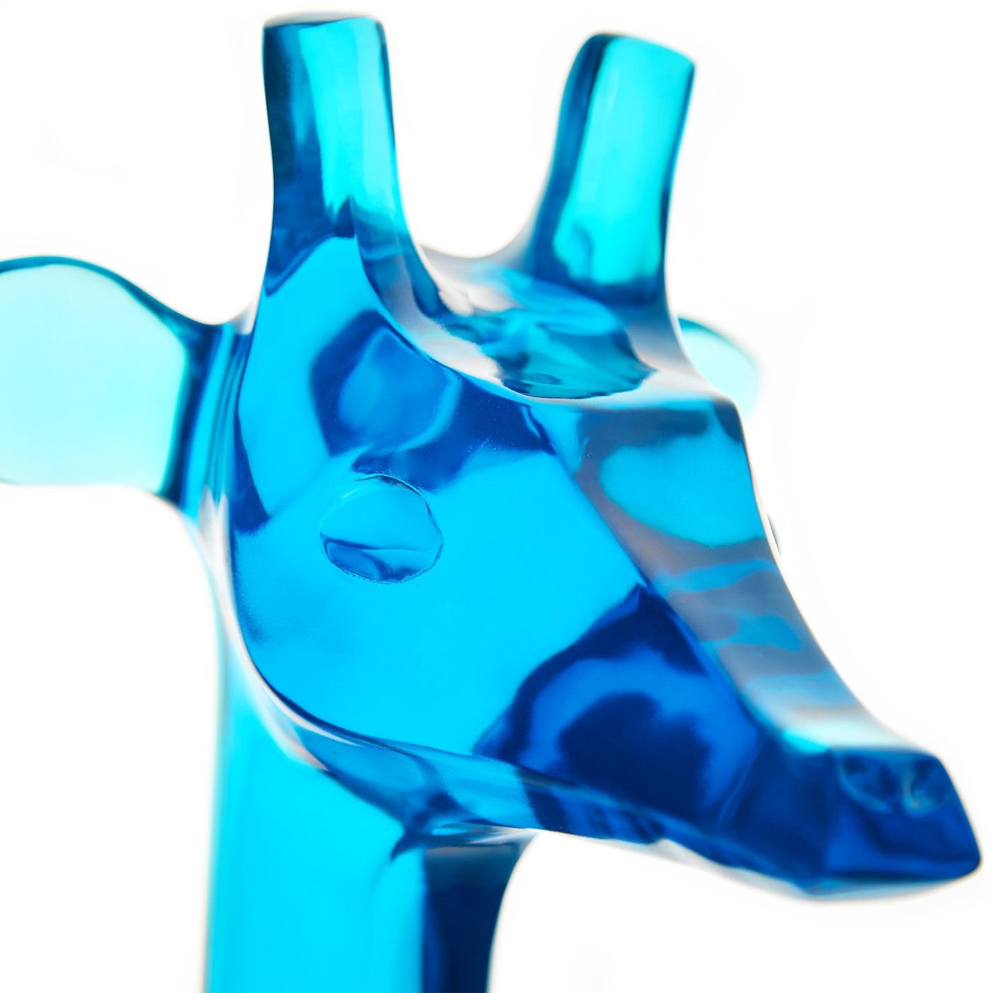 Künstlerisches Acryl-Objekt von Jonathan Adler, gestaltet als Giraffe in Türkis.