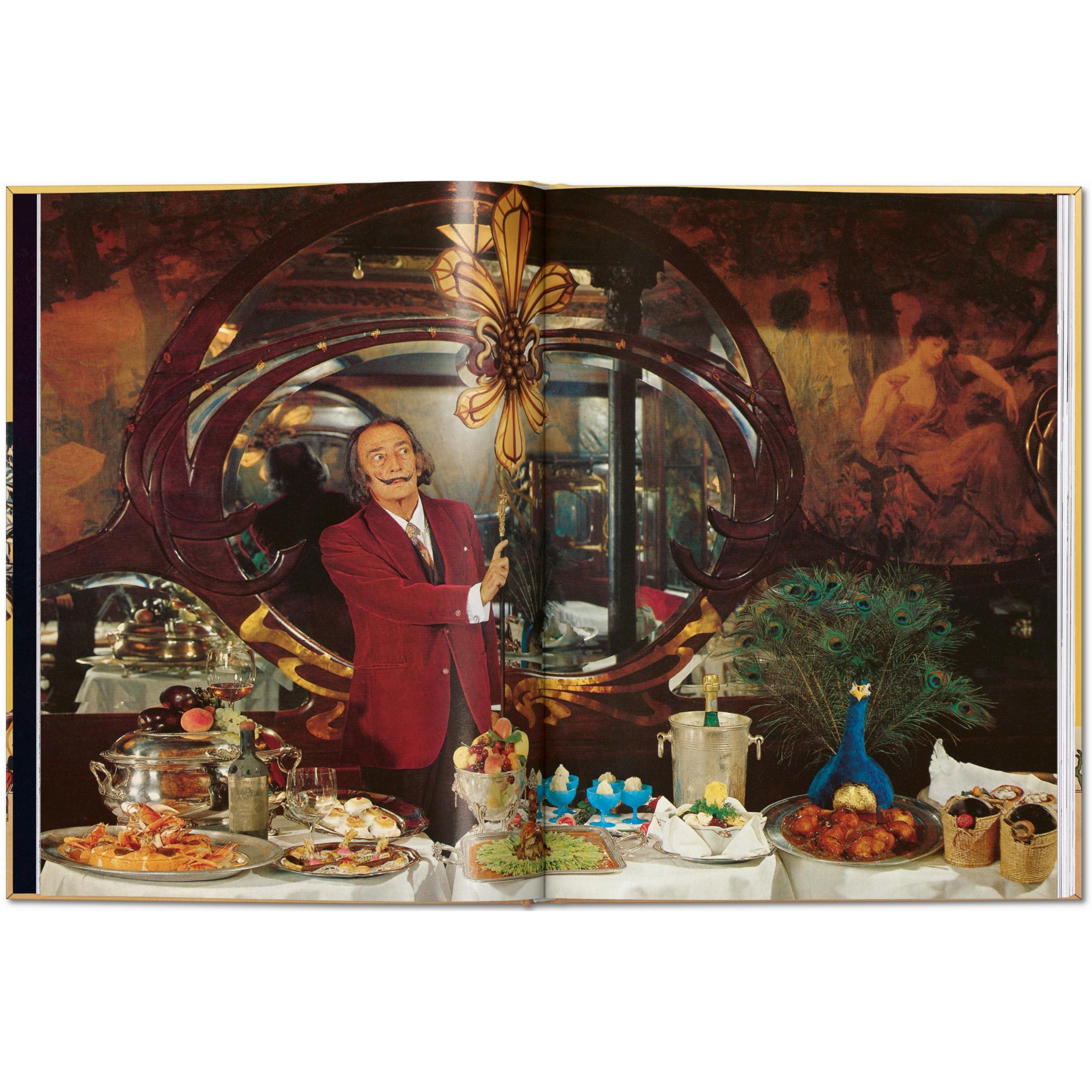 Bild von Salvador Dali am Essenstisch