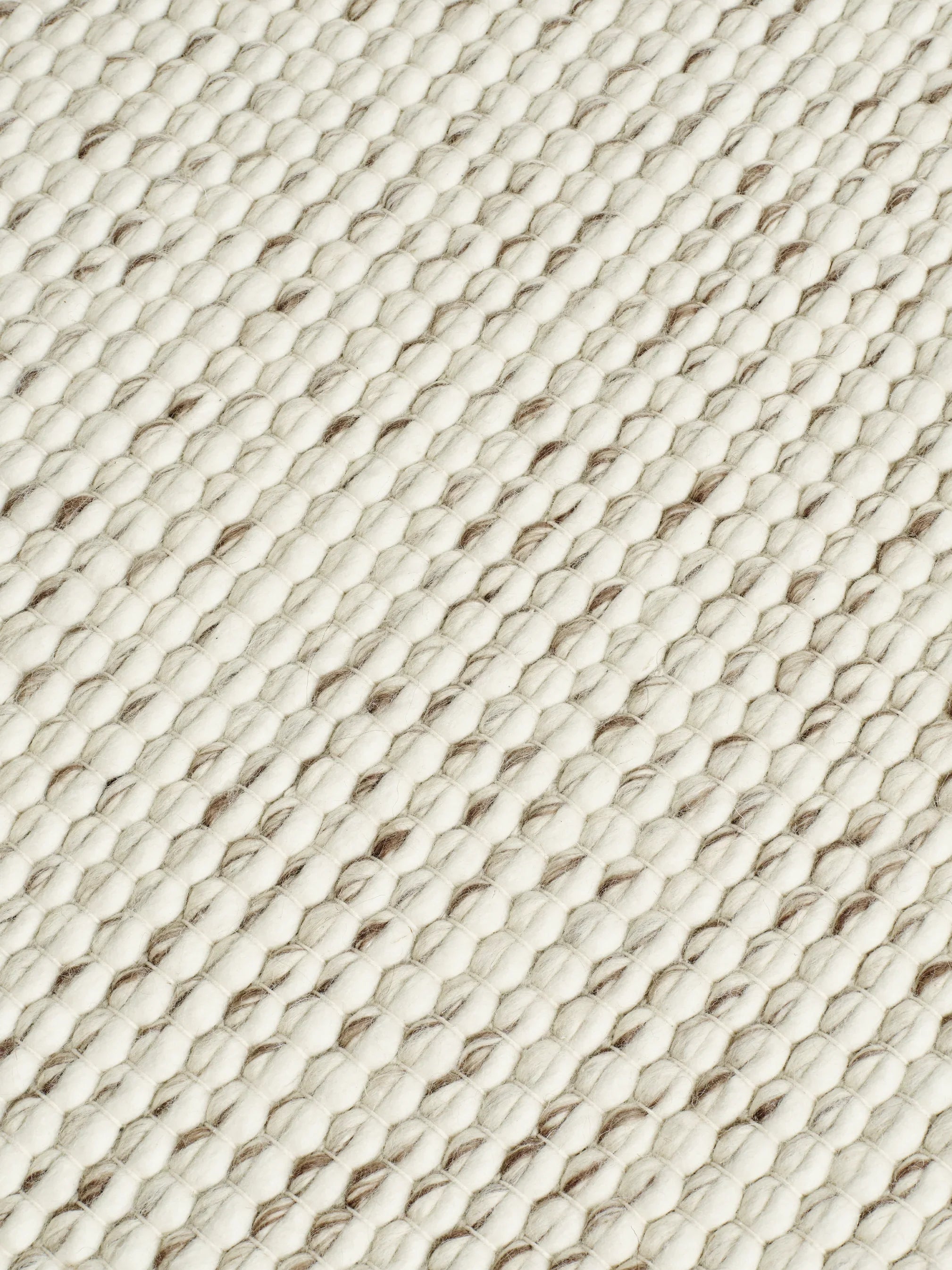 Loopy rug handwoven craftsmanship Detailaufnahme von handgewebter Verarbeitung aus Nordindien von Tom Dixon