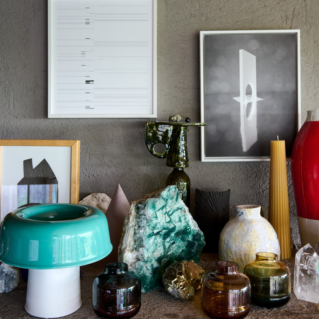 Neox Tischlampe aus Porzellan im Wohnzimmer