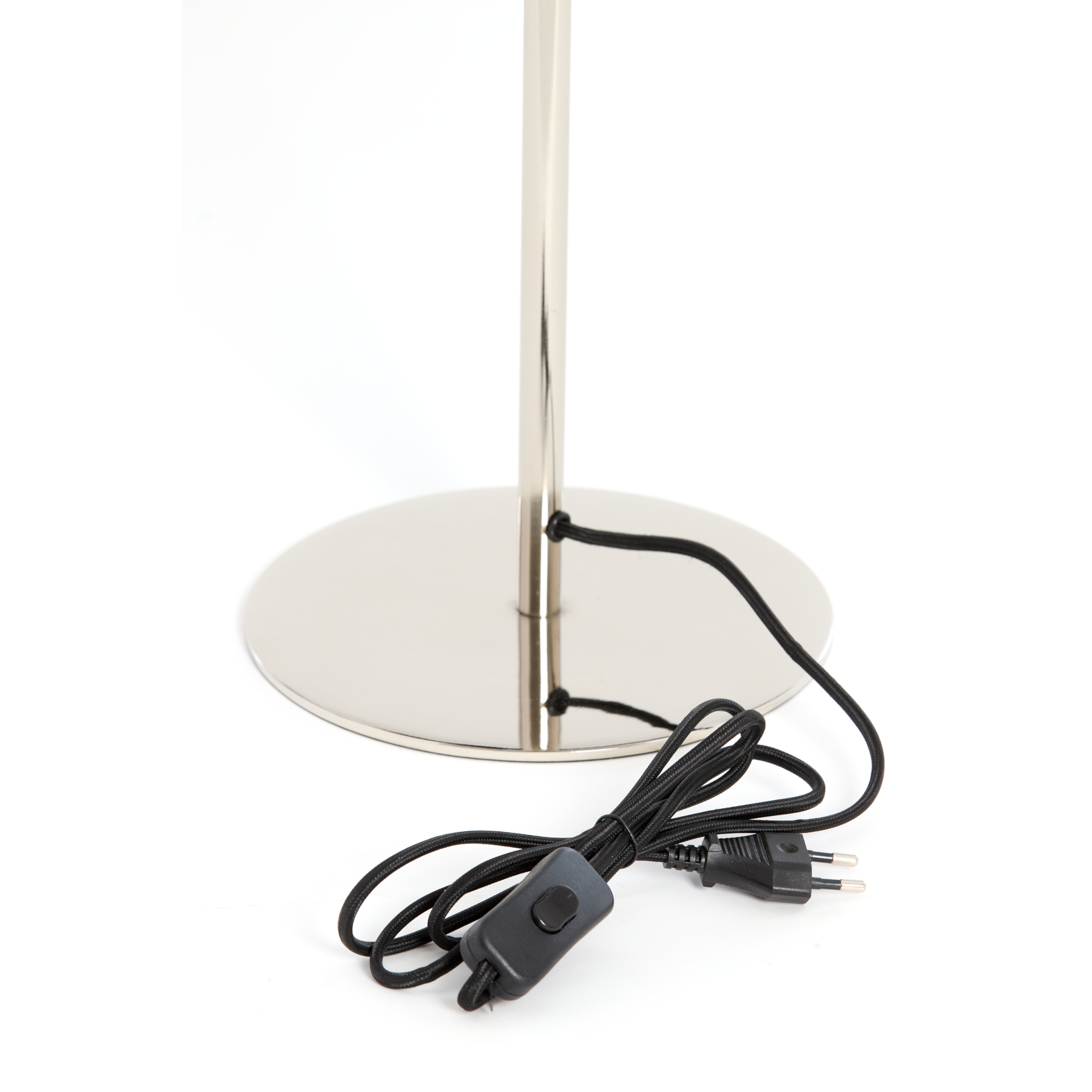 Ständer der SURIN Tischlampe mit schwarzem Kabel.