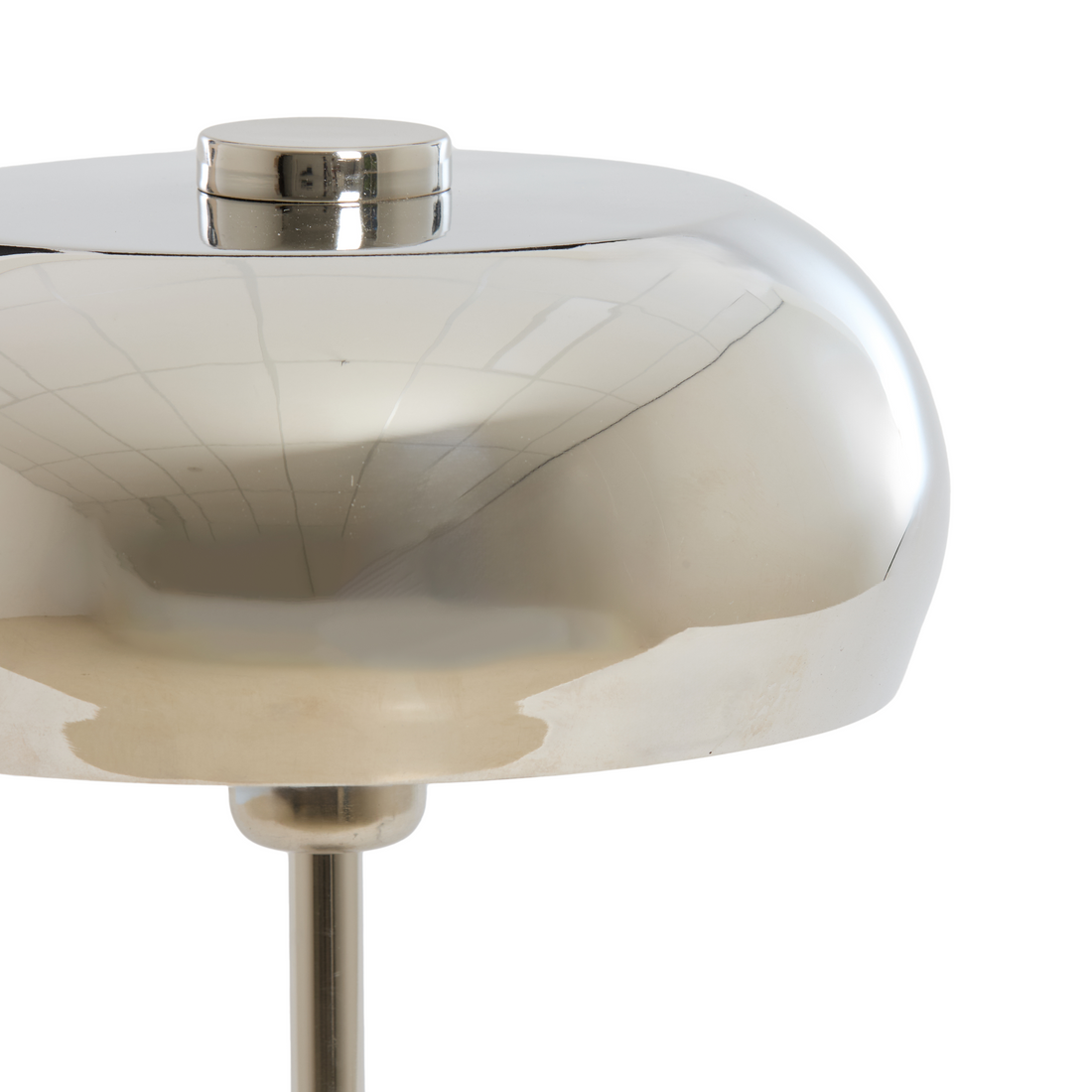 Glänzende Nickel-Tischleuchte von Light&Living im Retro-Stil.