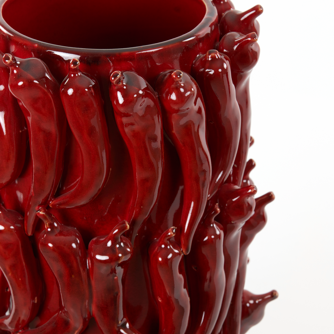 Detailansicht der roten PEPPER Vase