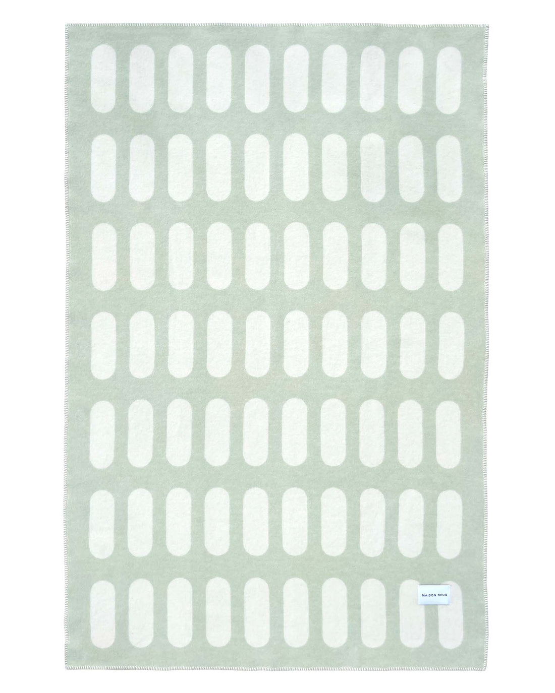 Wolldecke von Maison Deux in den Farben Salbei und Weiss, Rückseite