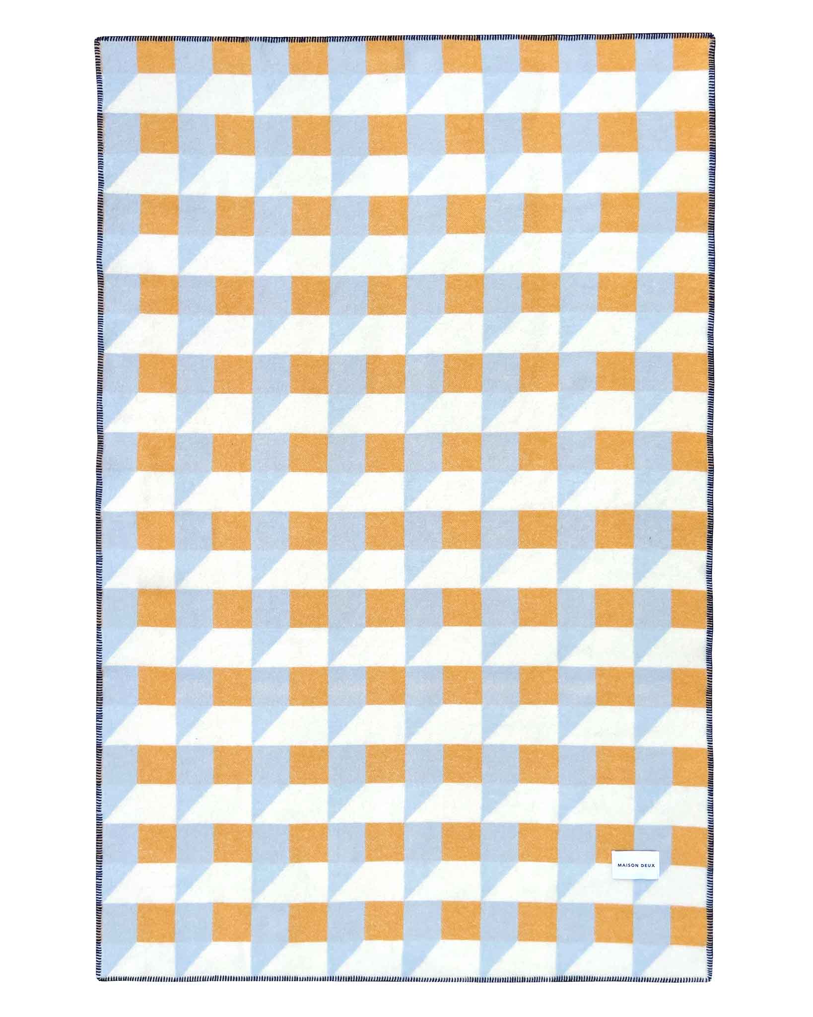 Wolldecke von Maison Deux in den Farben Blau, Honig und Weiss - aufgeschlagen