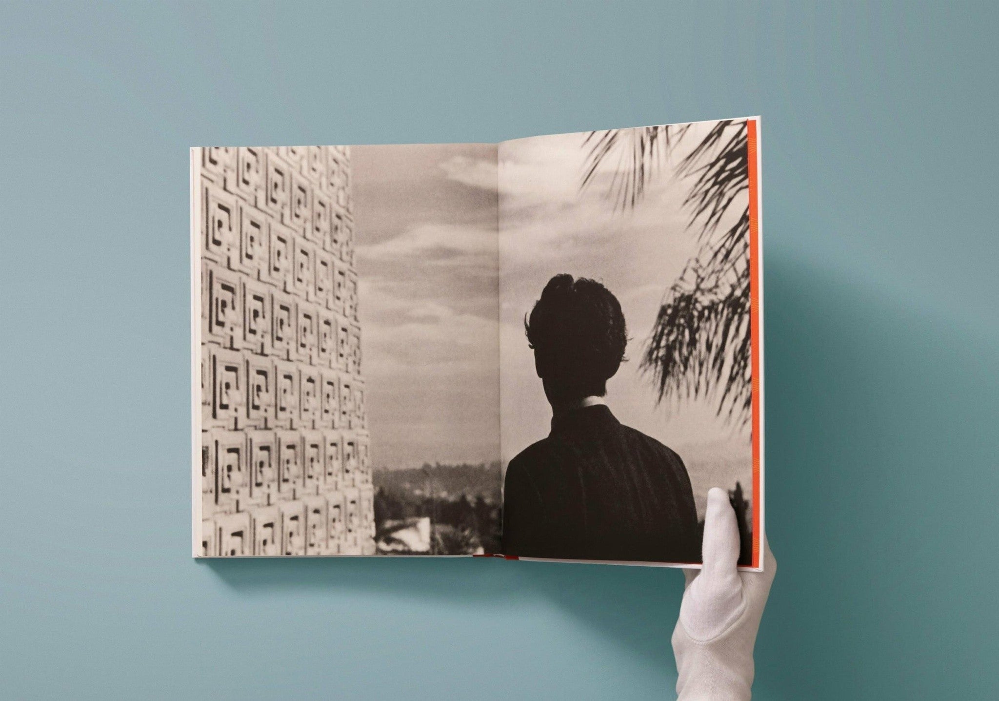 Offene Doppelseite Secret Teachings of All Ages mit Kunst