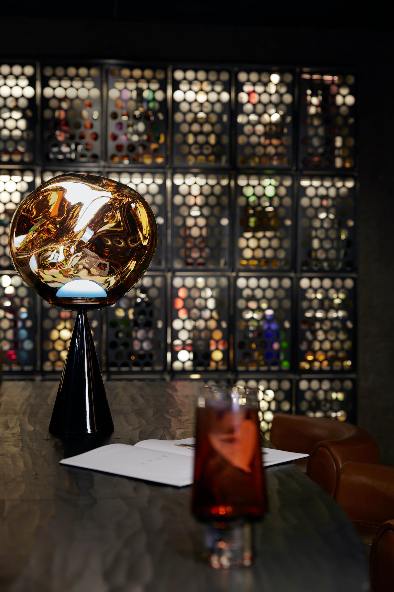 Bar Dekoration - Tischleuchte Melt Table Light in Gold Polished Polycarbonate