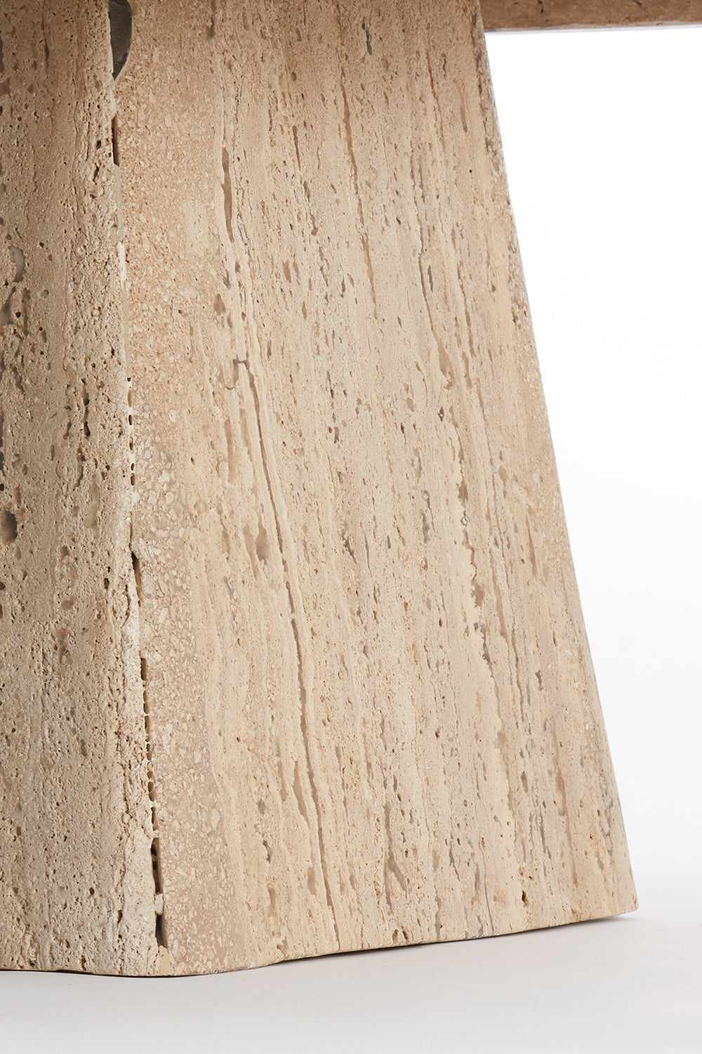 Couchtisch KEPAMI in travertin sand von Light & Living