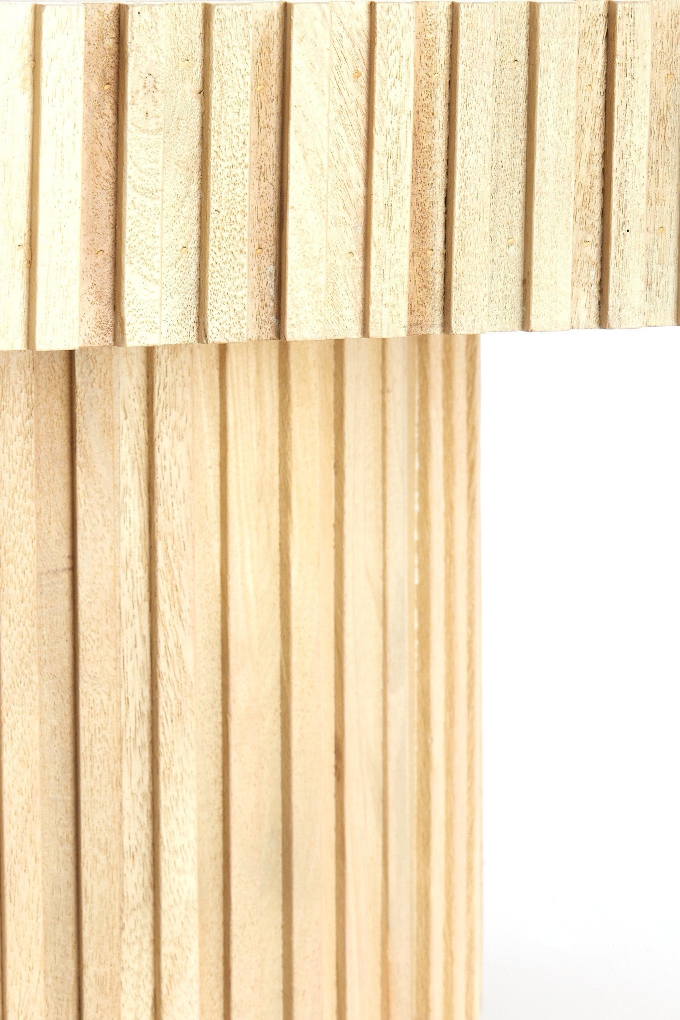 Stilvoller Couchtisch aus Mangoholz für Wohnzimmer