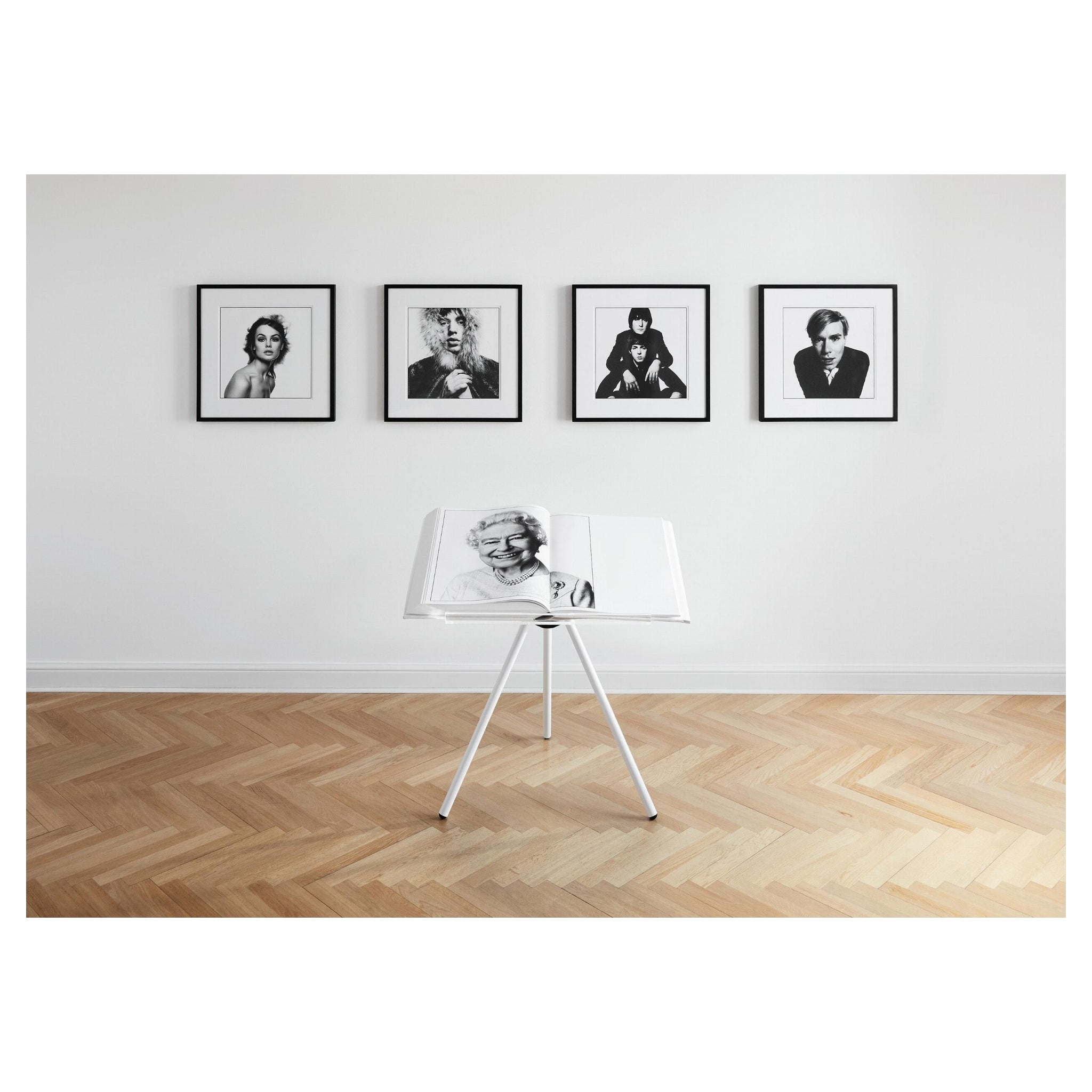 Offenes Buch mit künstlerischem Fotoinhalt