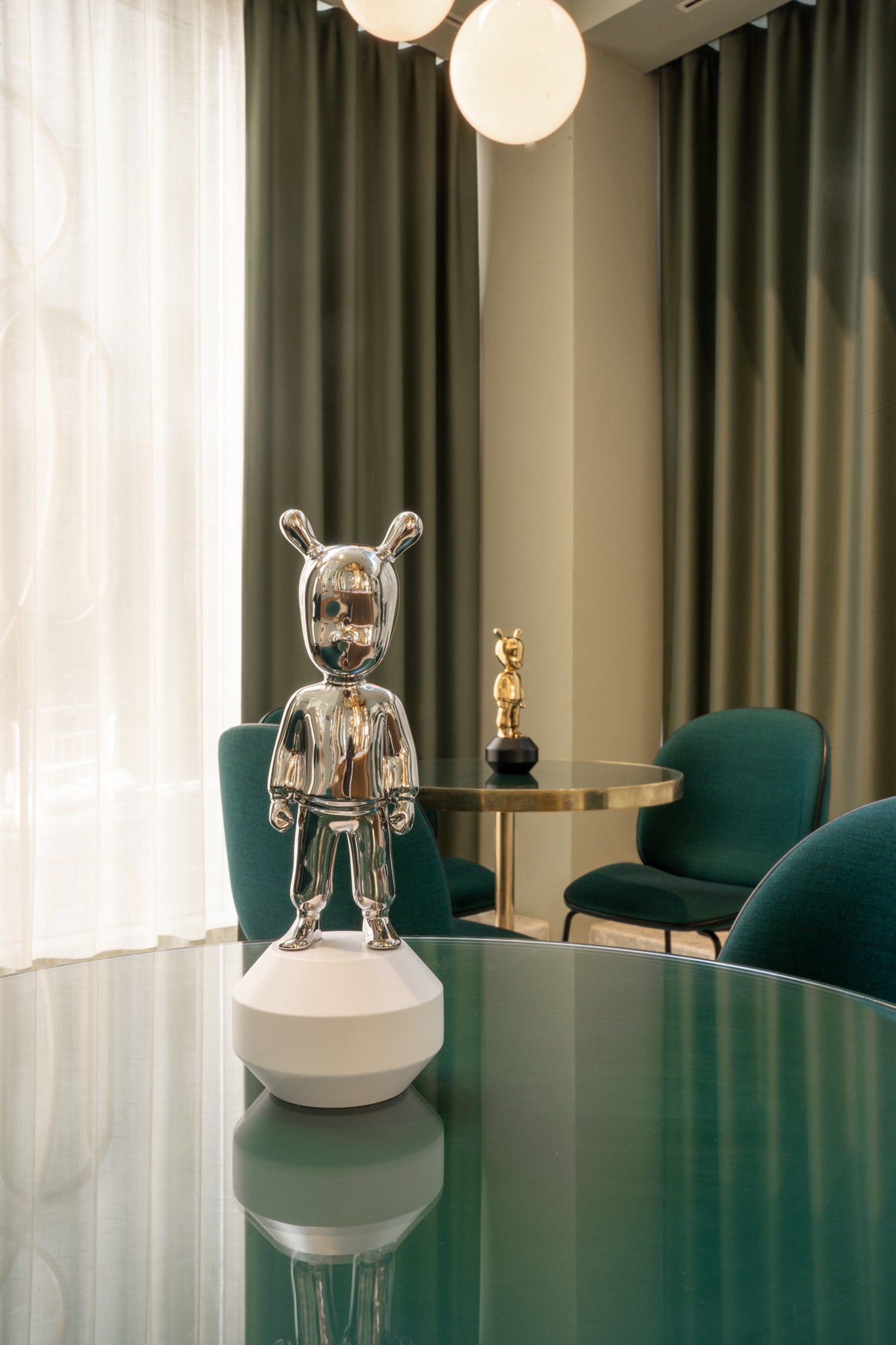 Deko Skulptur THE GUEST der Marke Lladró in Metallic in verschiedenen Größen