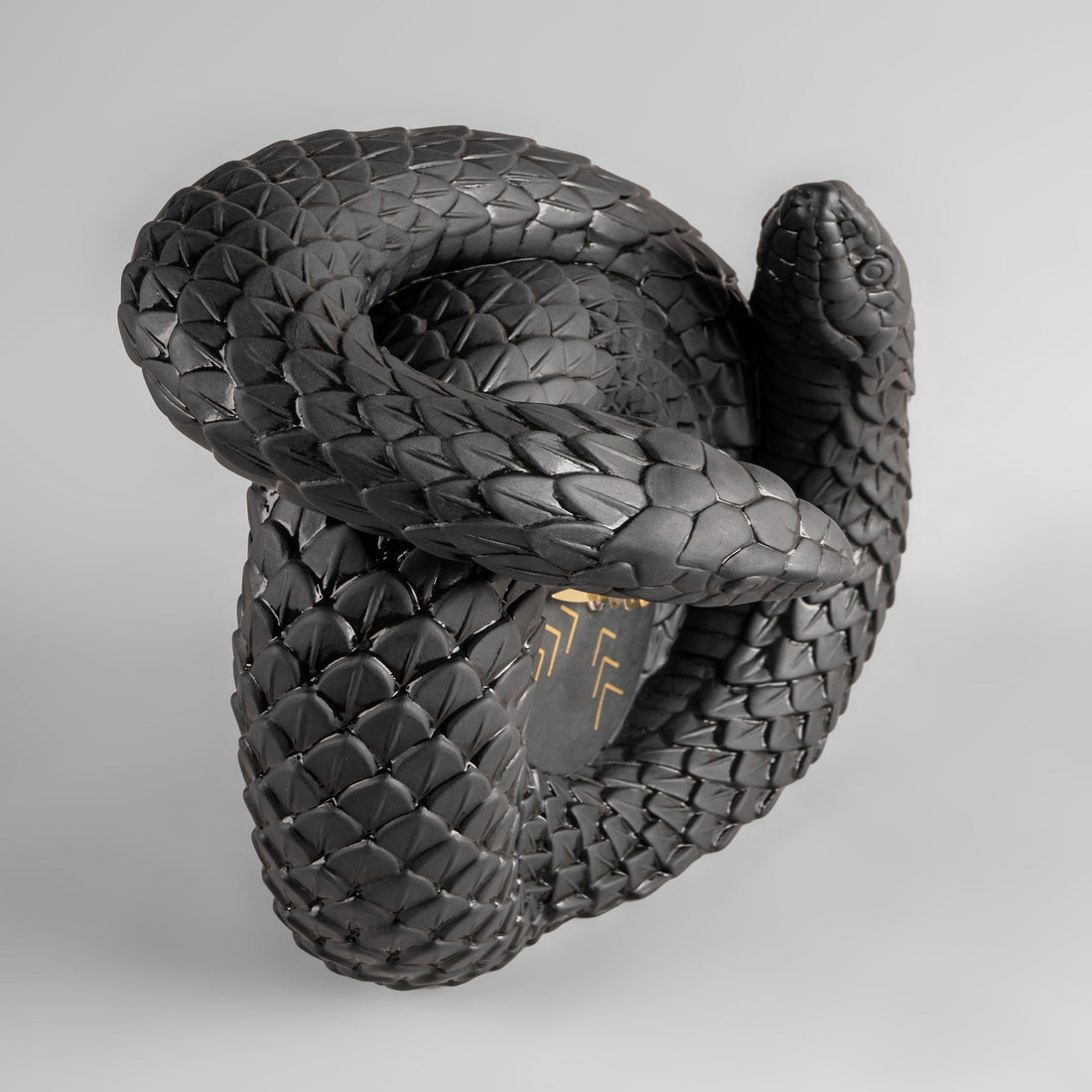 Edle Schlangenuhr aus Porzellan schwarze und goldene Details