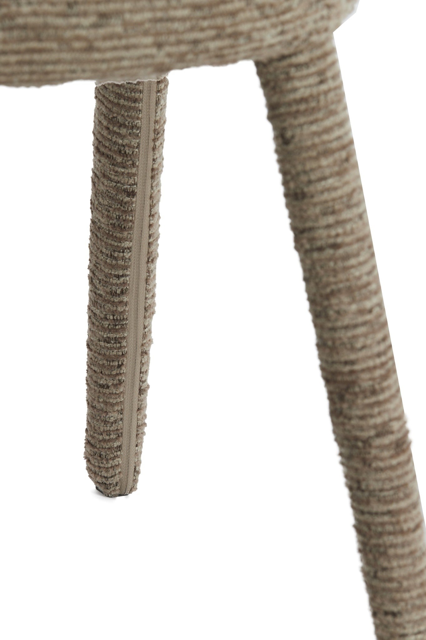 Moderner Armlehnstuhl mit harmonischer Linienführung