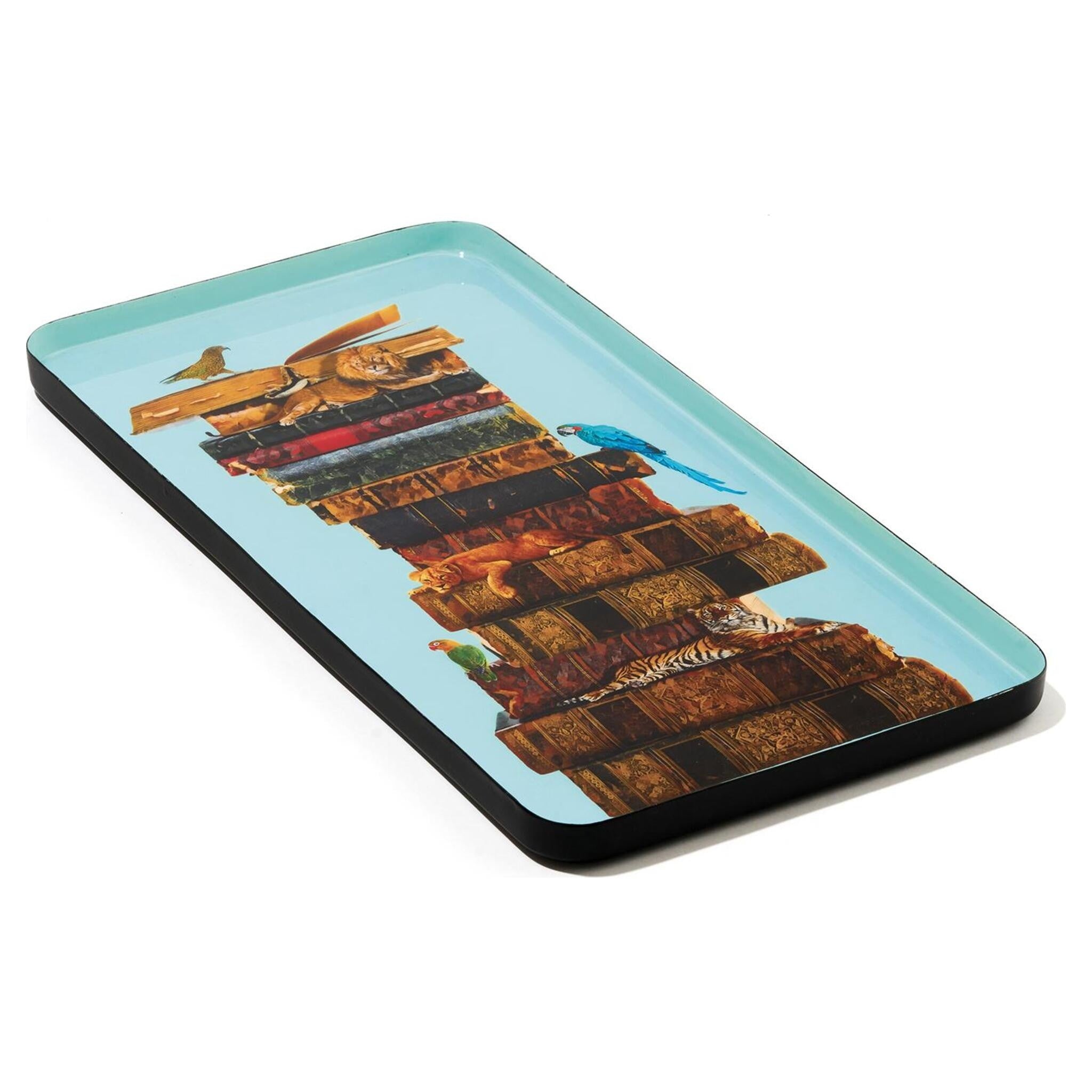 Design Tablett mit Bücherillustration und Löwe