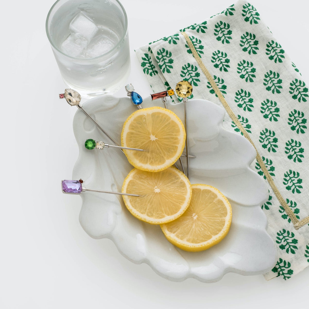 sommerliche Tischdekoration mit Cocktailspiessen von Joanna Buchanan