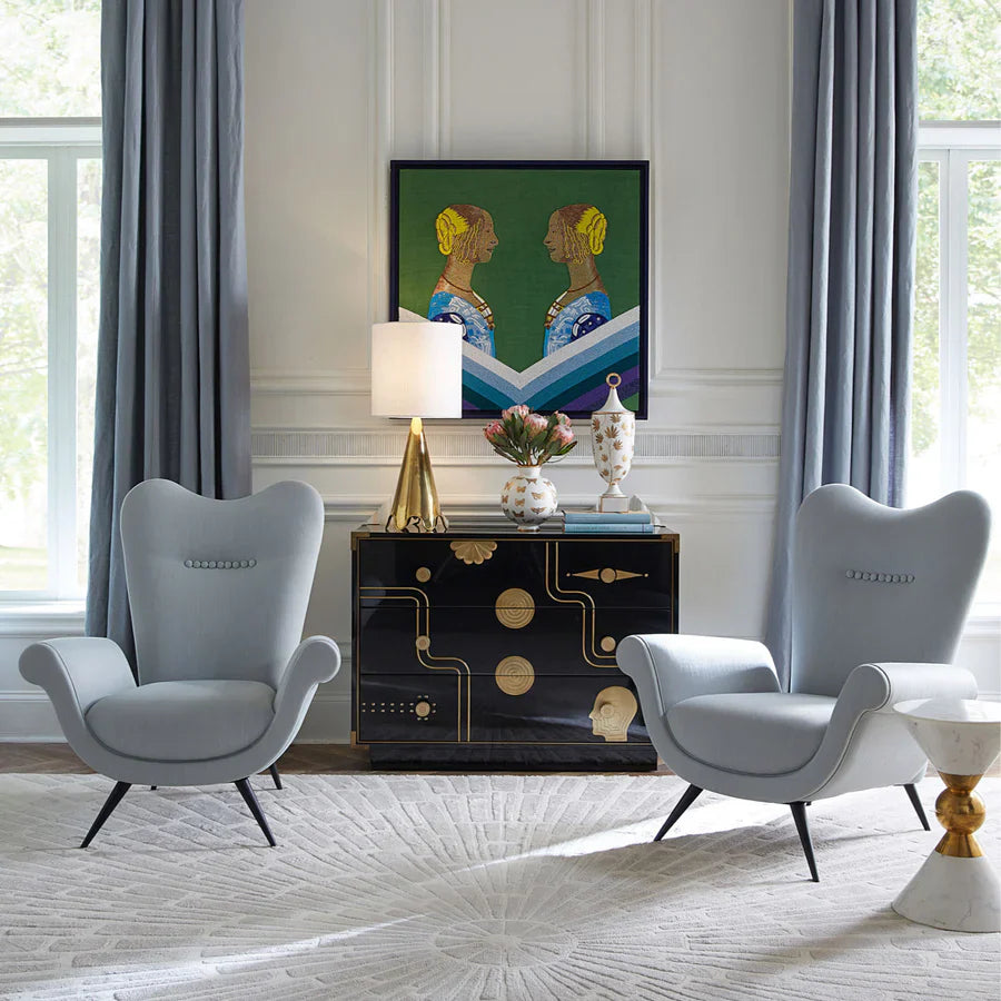 Mit ihrer schwarzen Ausführung wird die Gala Chest zum eleganten Blickfang in Ihrem Zuhause.