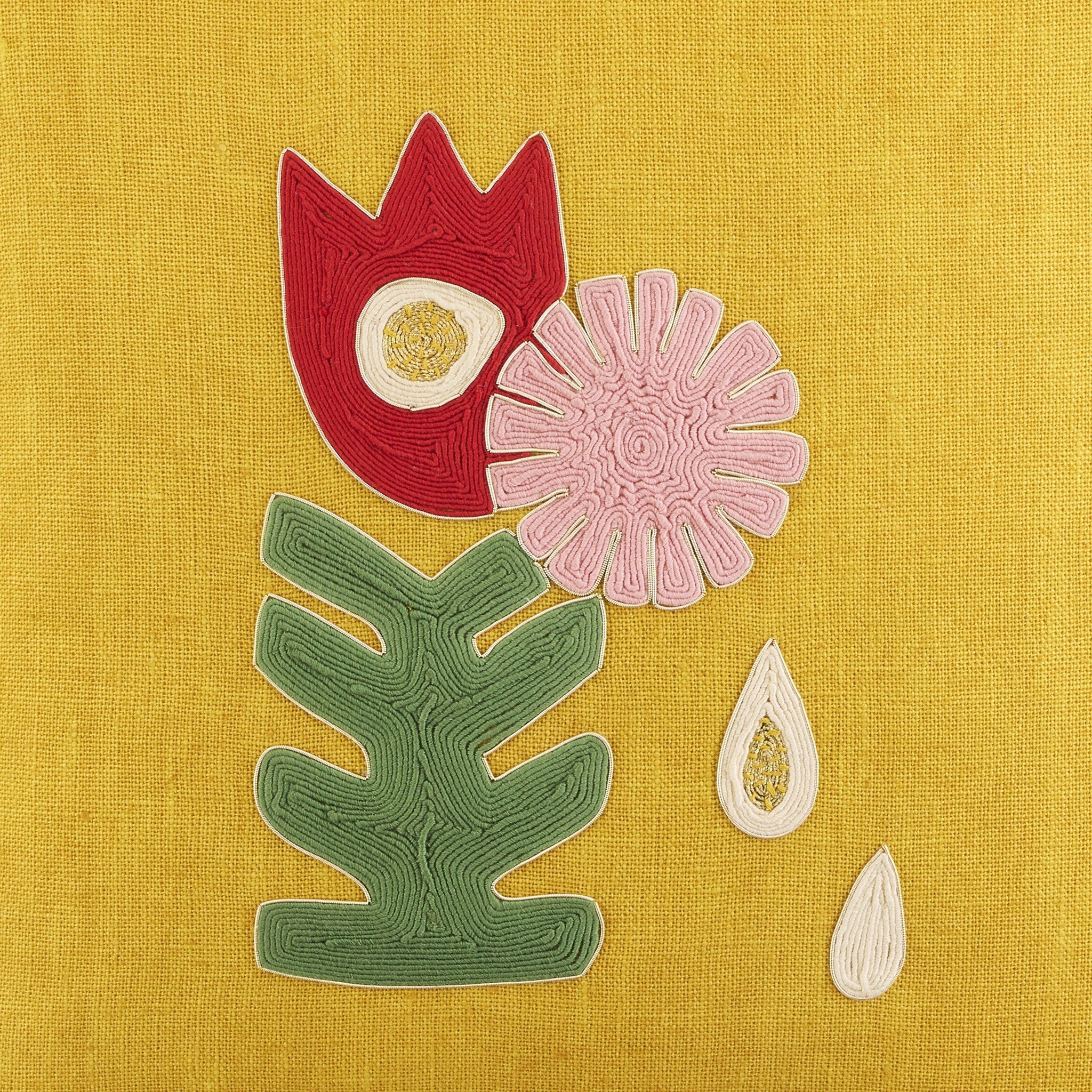 Playa Kissen Tulip Yellow in 40 x 40 cm Format von Jonathan Adler