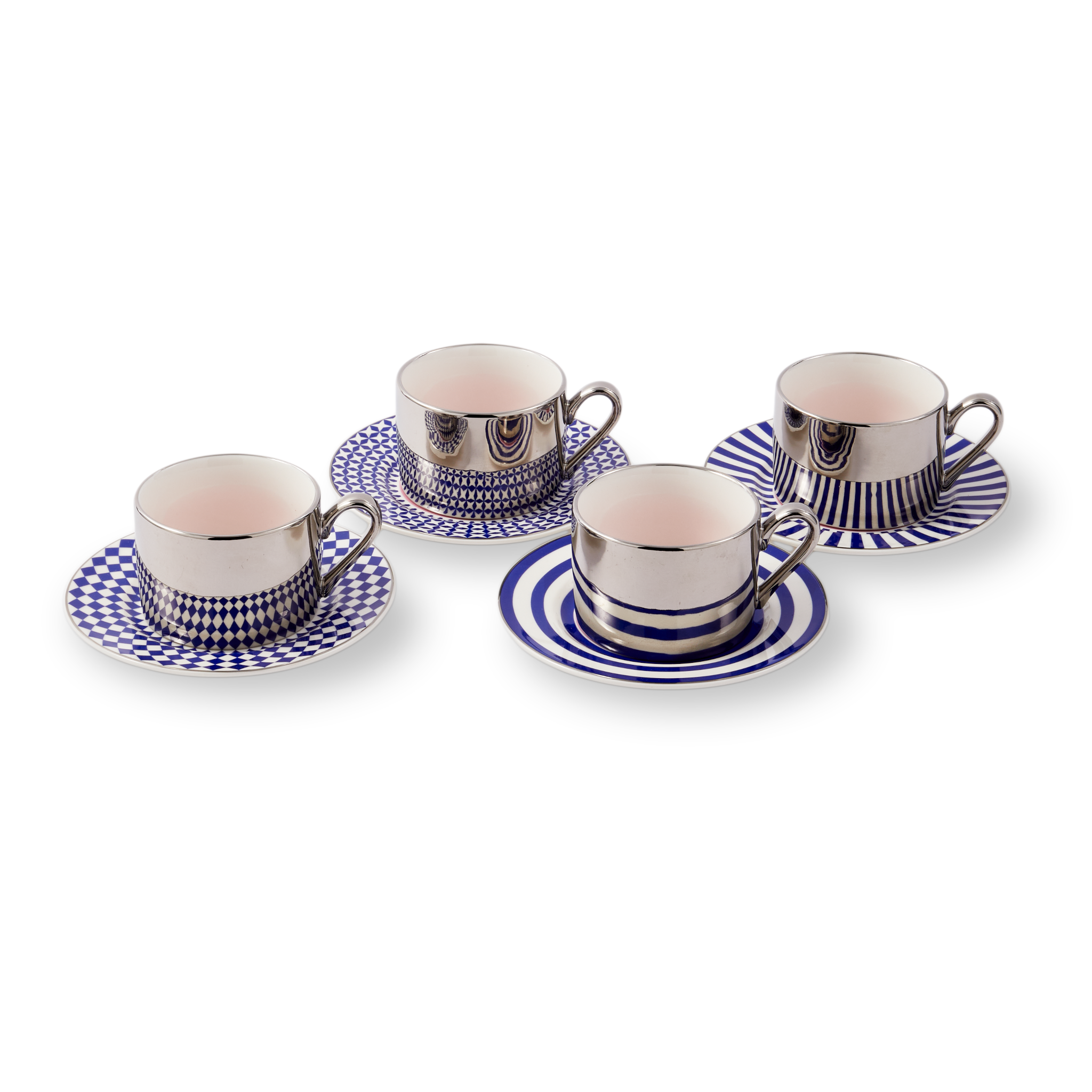 Vier silberne AUNTY COFFEE CUPS mit blauen Untertassen im Set.