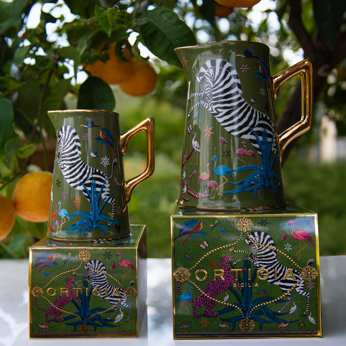 In Italien handgefertigte Mini-Karaffe Jug Ceramic Small Green mit goldverzierter Siebdrucktechnik