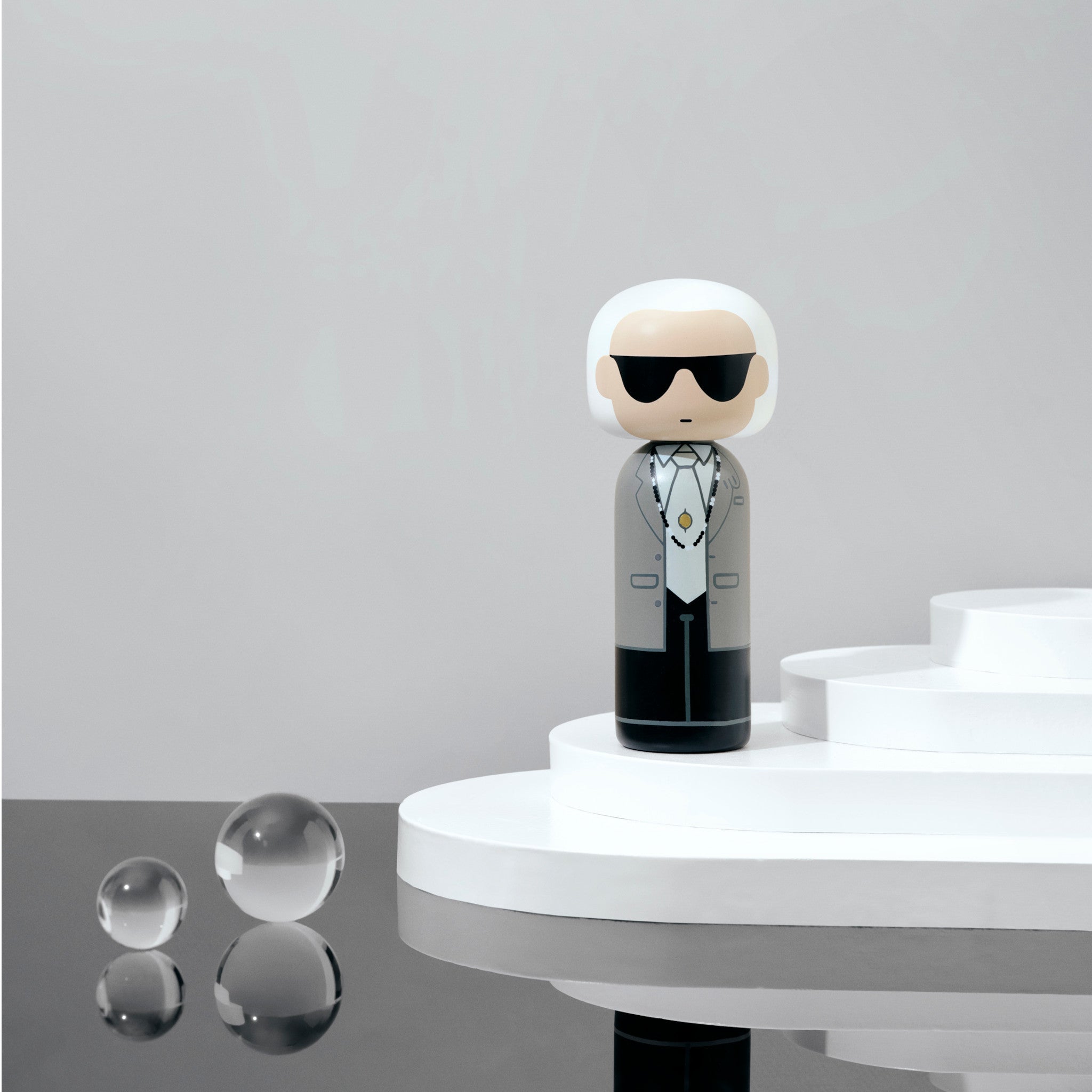 Karl Lagerfeld Designfigur mit Sonnenbrille limitierte Edition