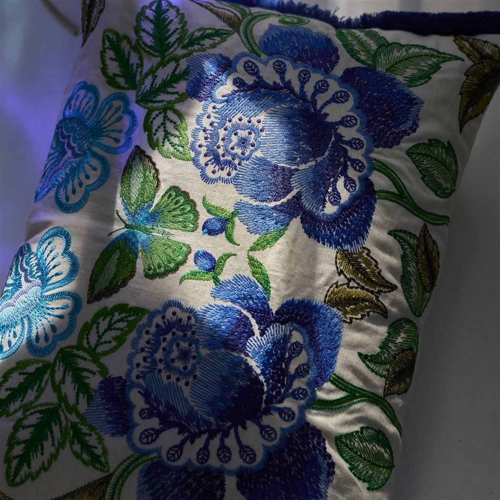 Kissen ISABELLA EMBROIDERED COBALT der Marke Designers Guild