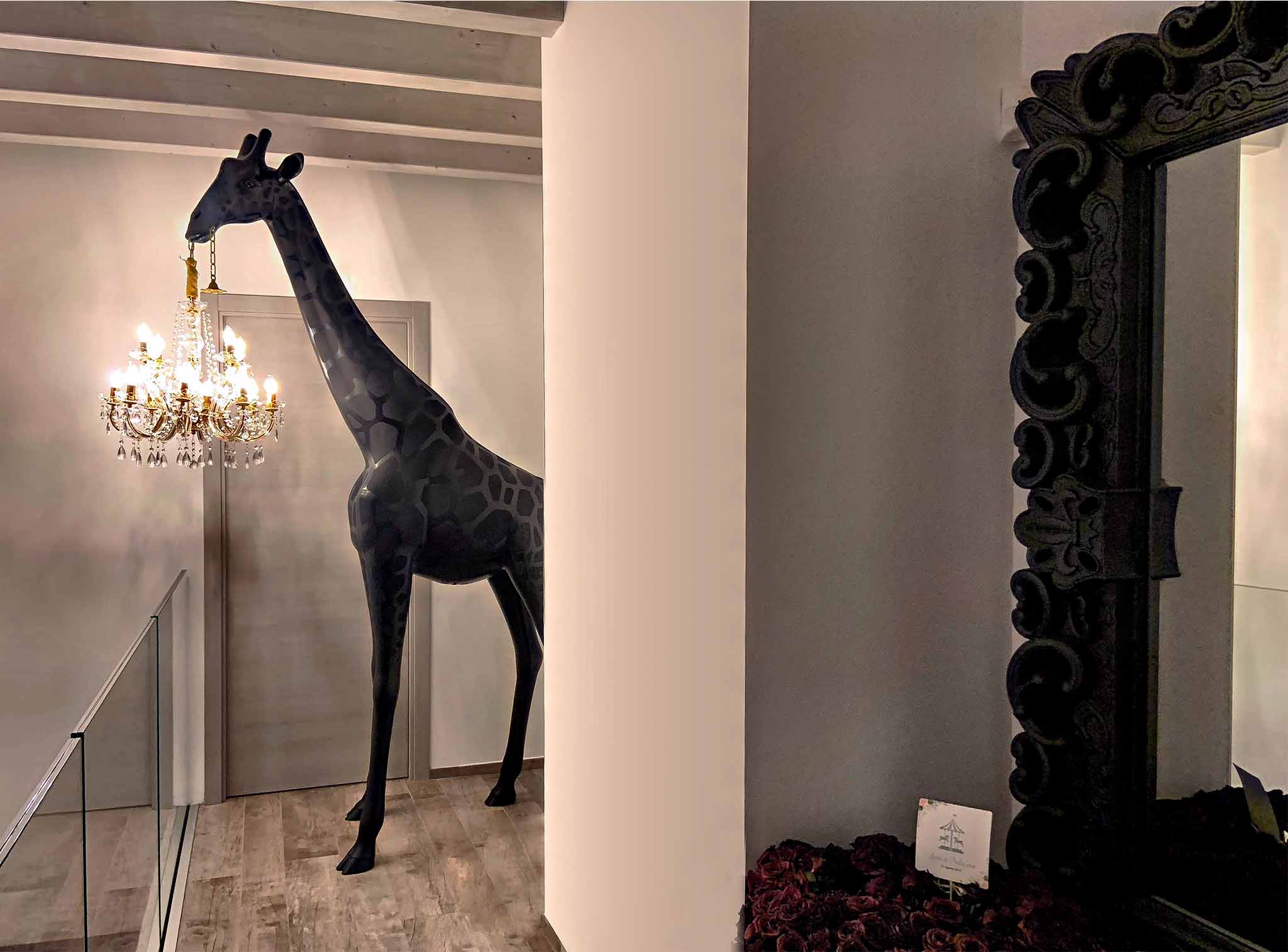 Stehleuchte GIRAFFE IN LOVE INDOOR im Flur