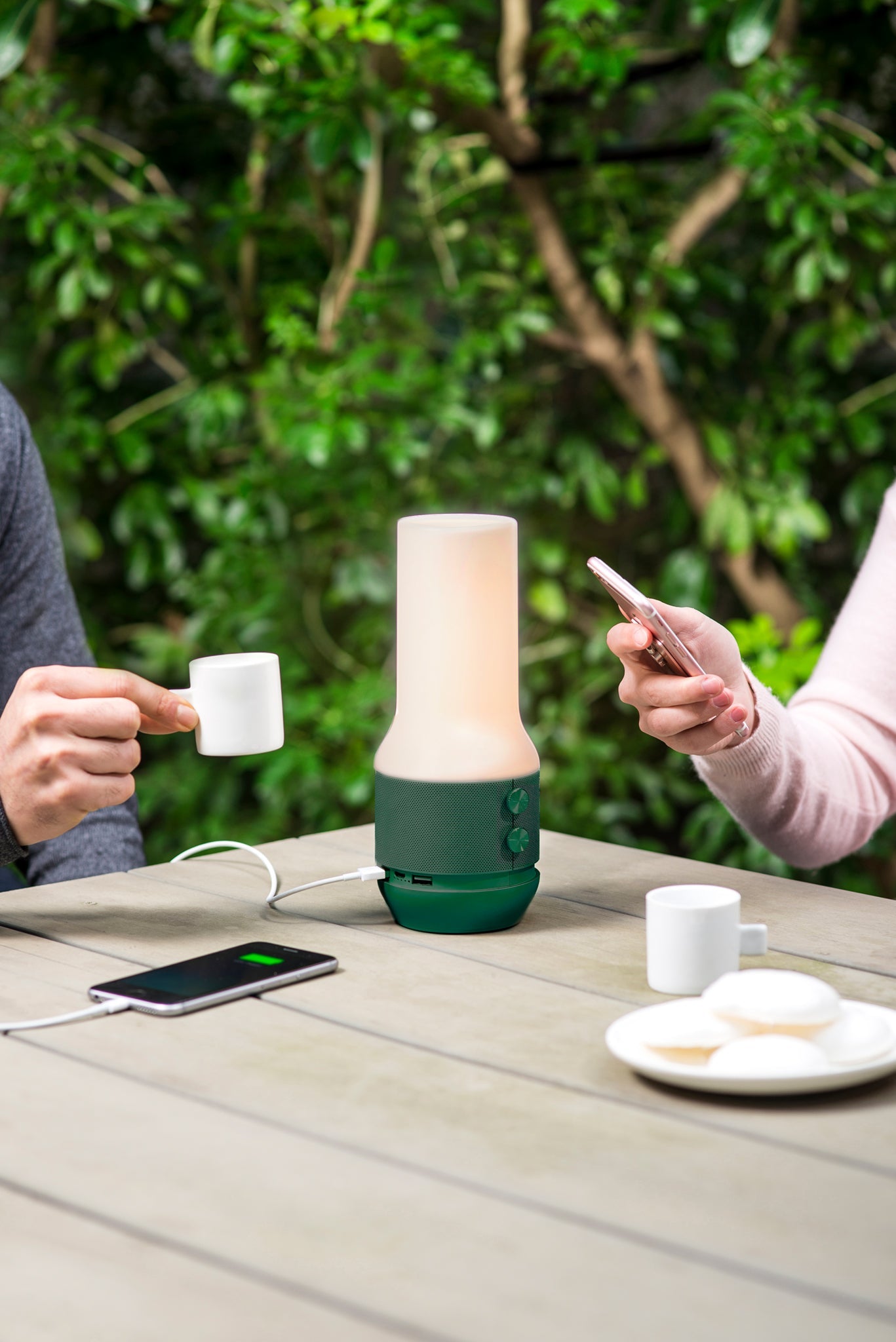 LED Tischleuchte inkl Lautsprecher & Powerbank TERRACE + in vers. Farben der Marke Lexon