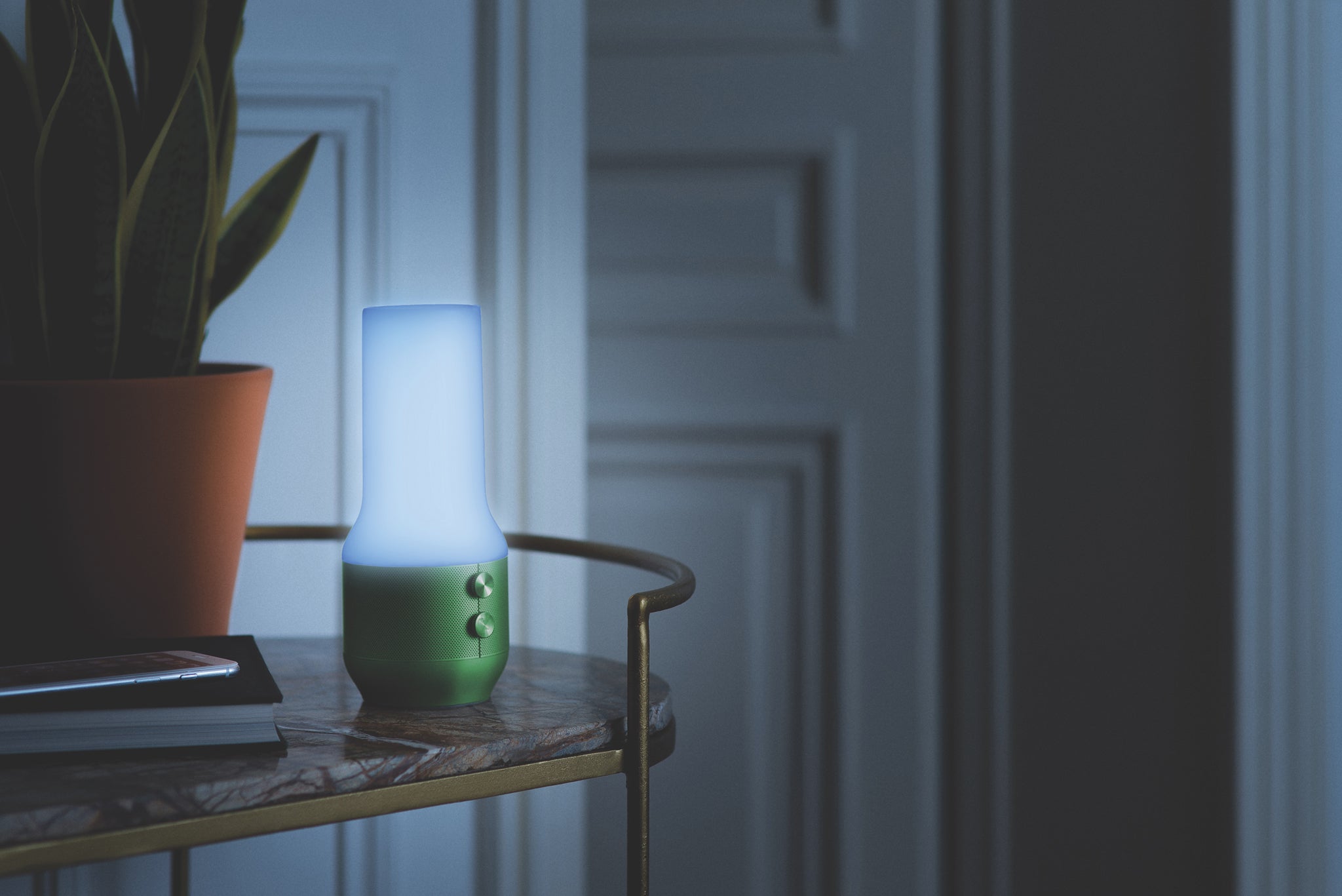 LED Tischleuchte inkl Lautsprecher & Powerbank TERRACE + in vers. Farben der Marke Lexon