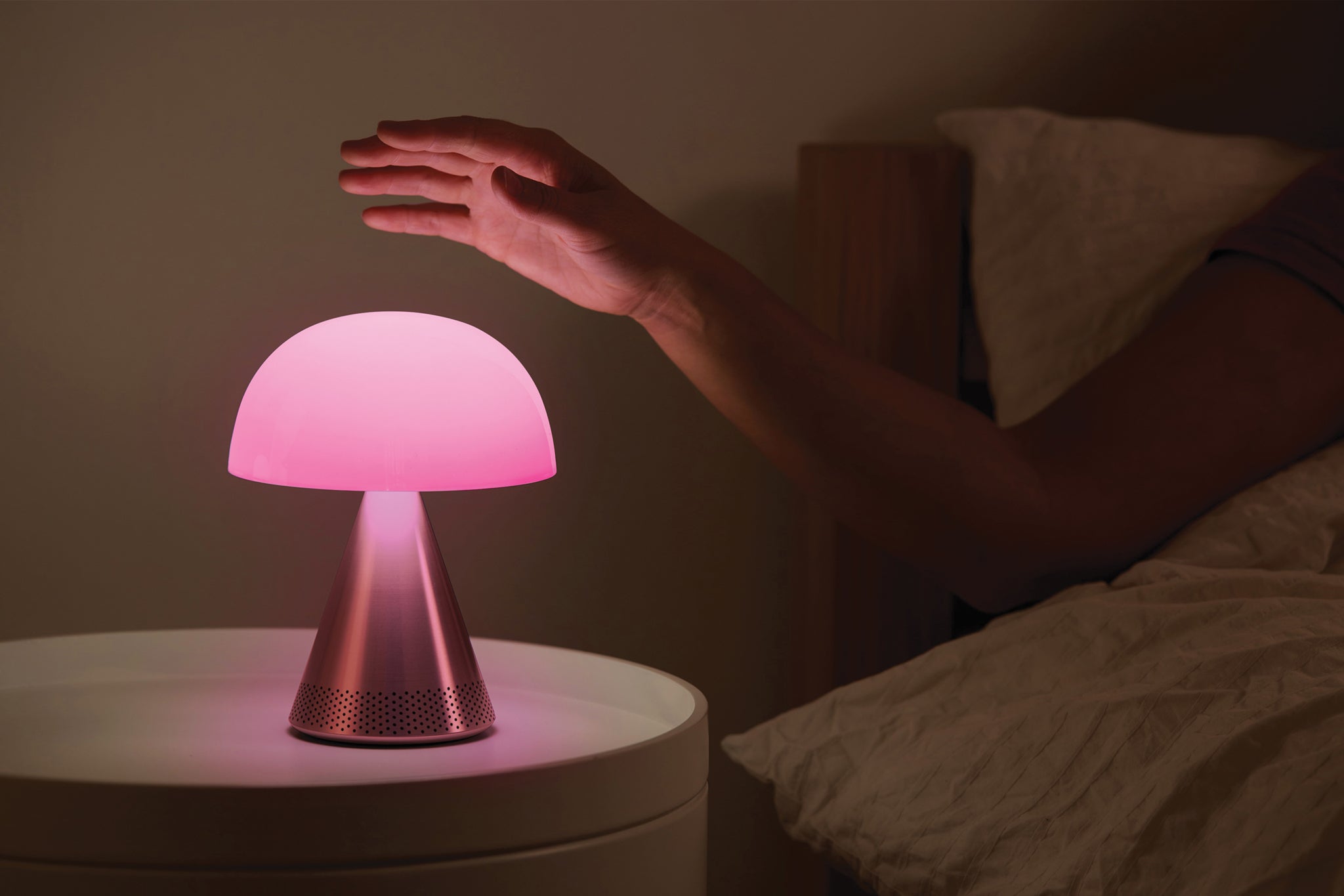 Audio-Tischlampe MINA L der Marke Lexon