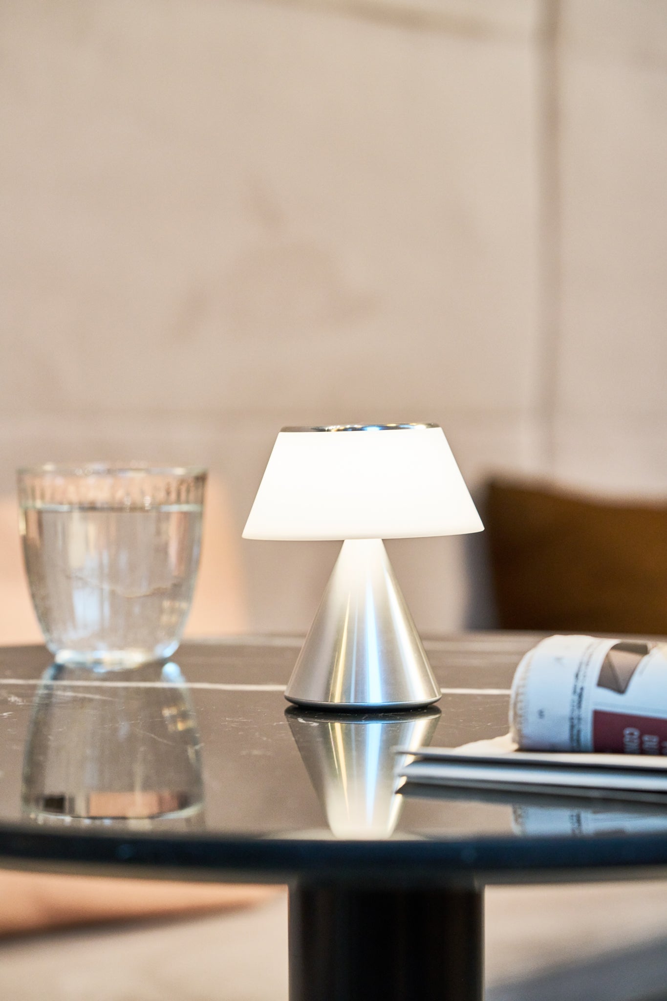 LED Tischleuchte LUMA M der marke Lexon