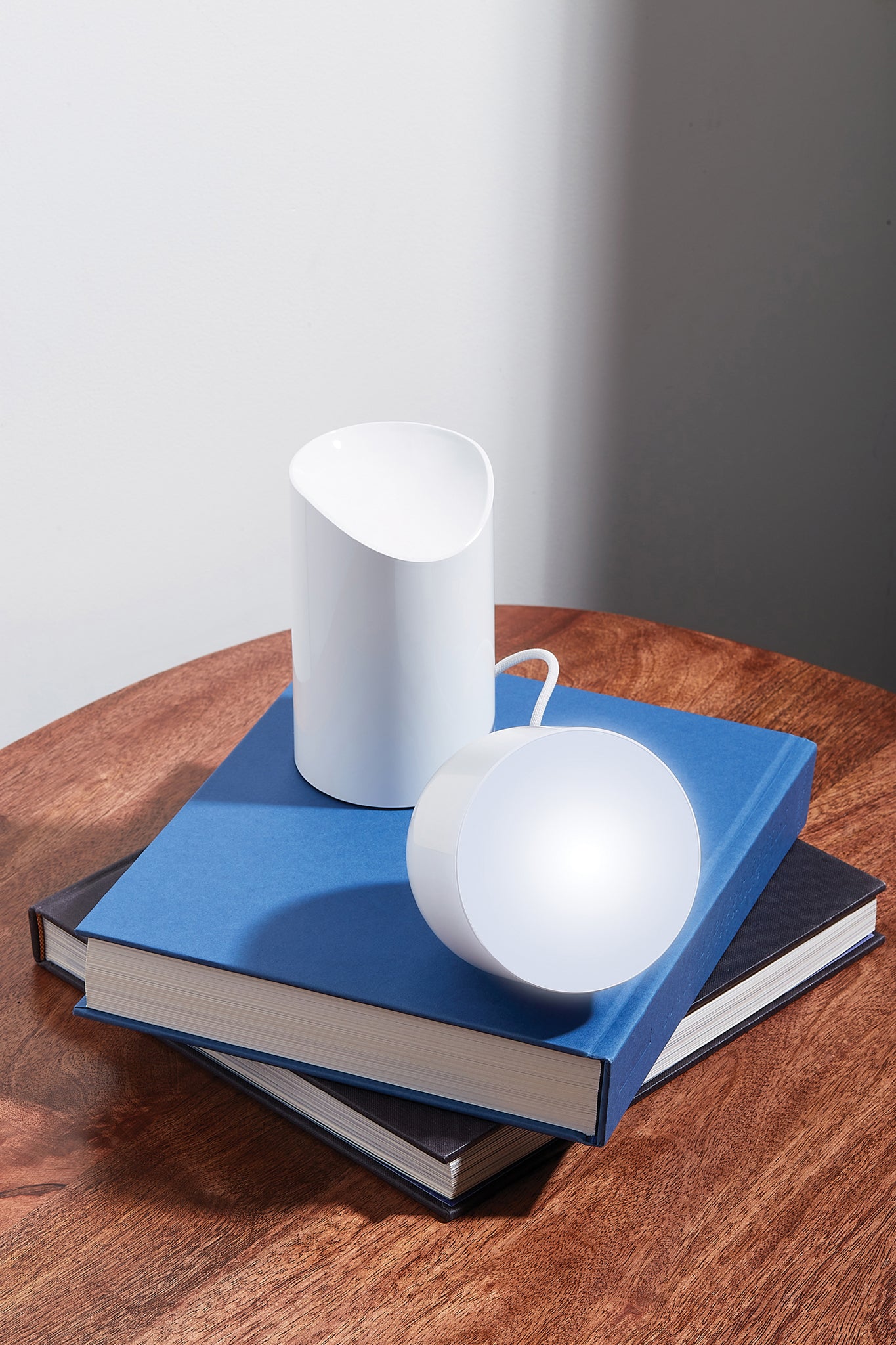 LED Tischlampe ORBE versch. Farben von Lexon