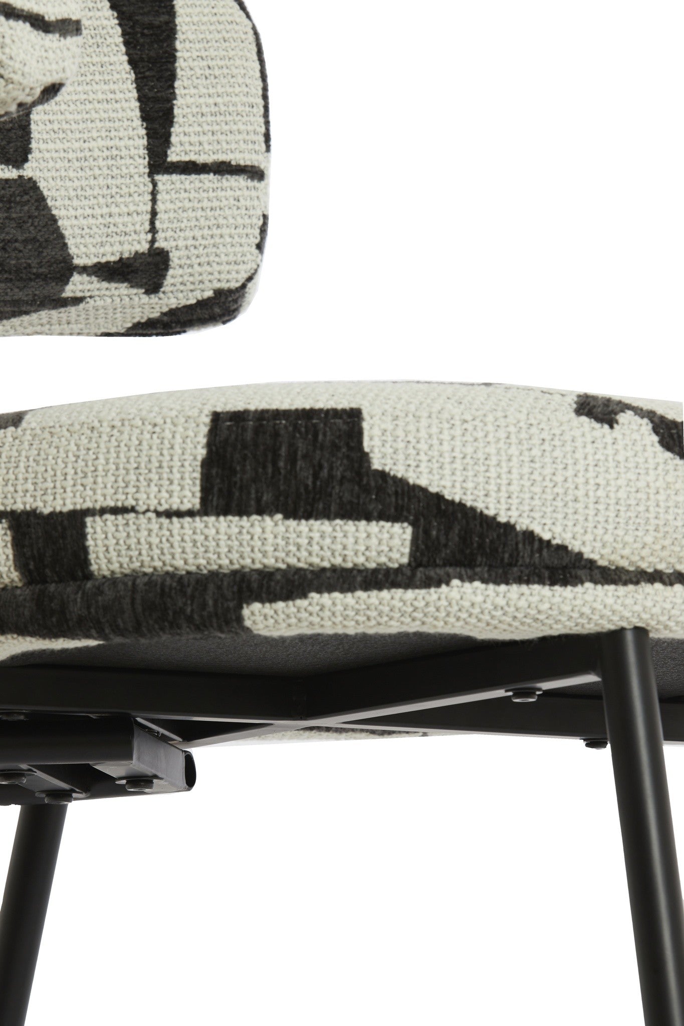 Moderner Essstuhl mit creme-schwarzem Textilbezug