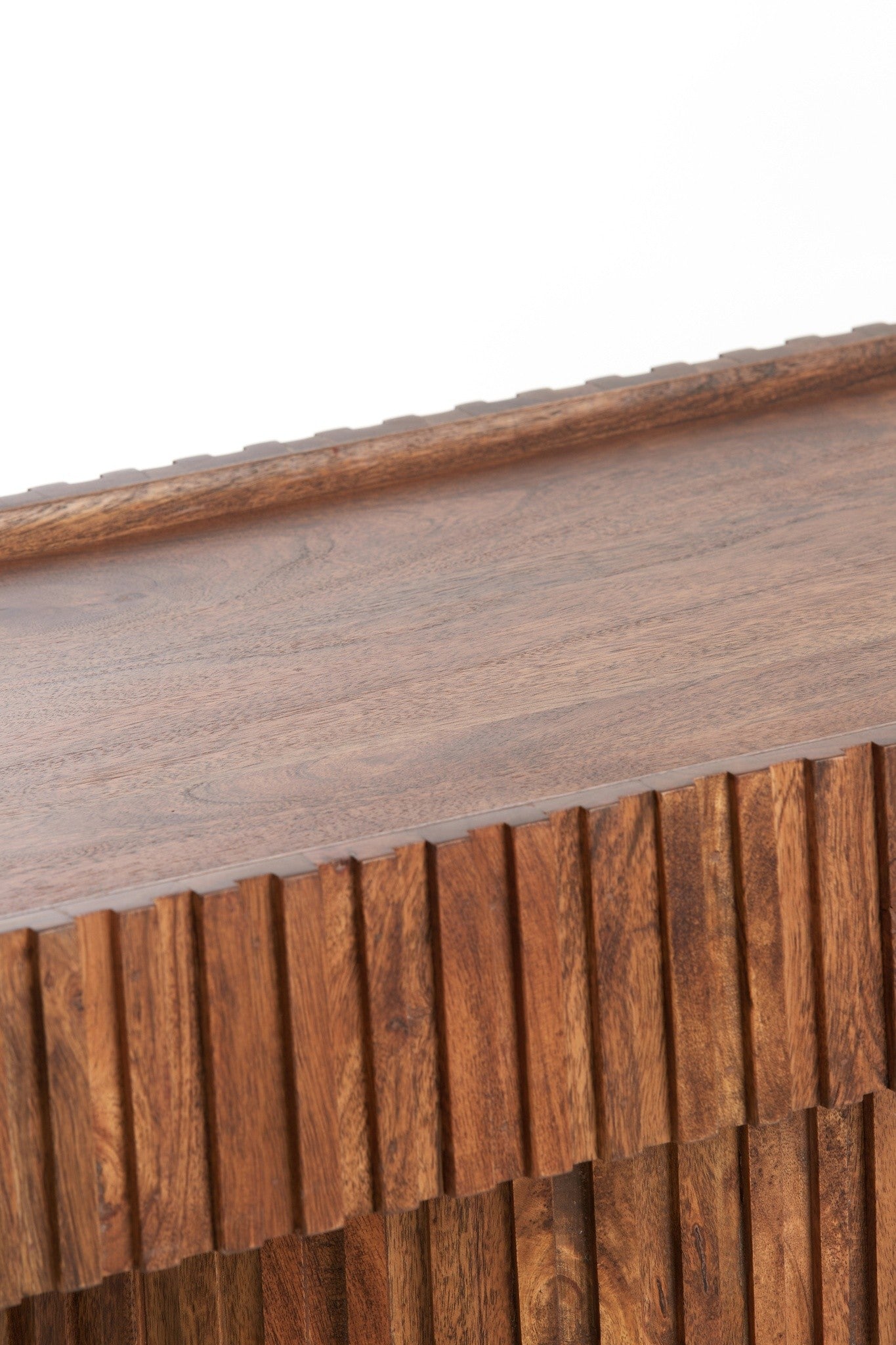 Eleganter Holztisch mit natürlicher Holzstruktur von Light & Living