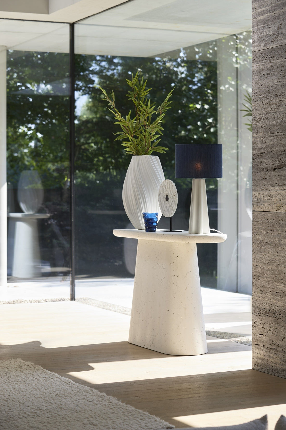 Moderner Konsolentisch in Terrazzo-Optik von Light & Living