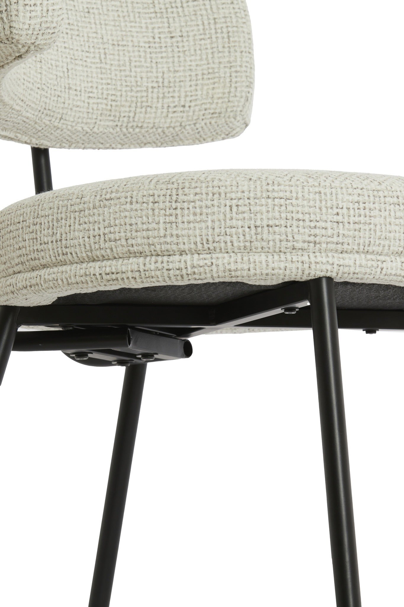 Stuhl mit cremefarbenem Stoff und schwarzem Gestell