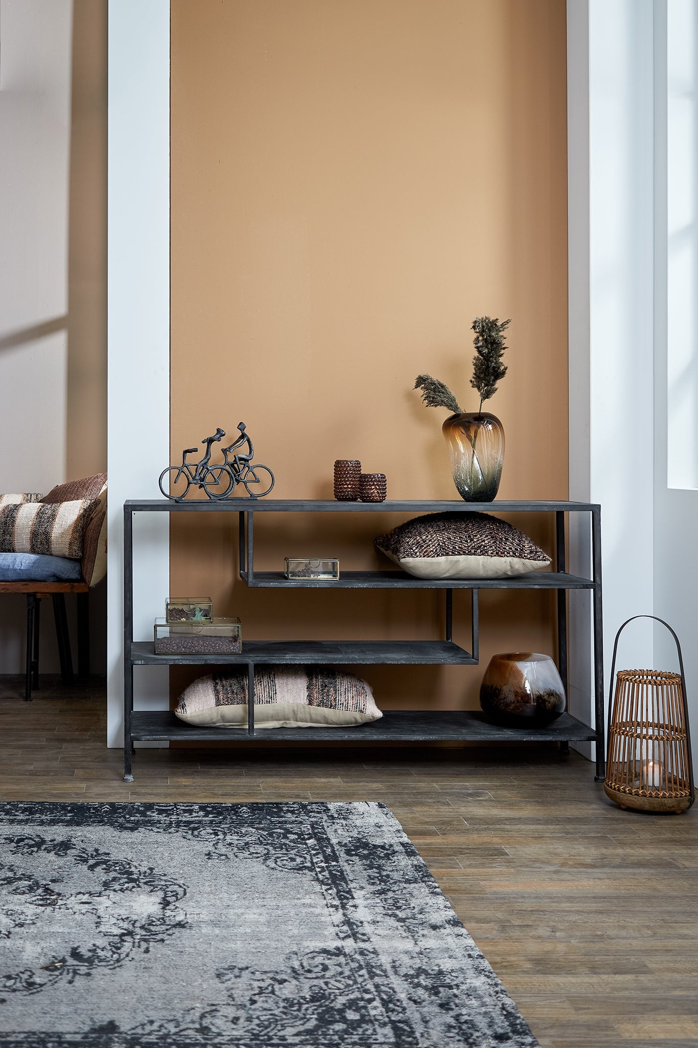 Sideboard YLAYA antik schwarz von Light & Living
