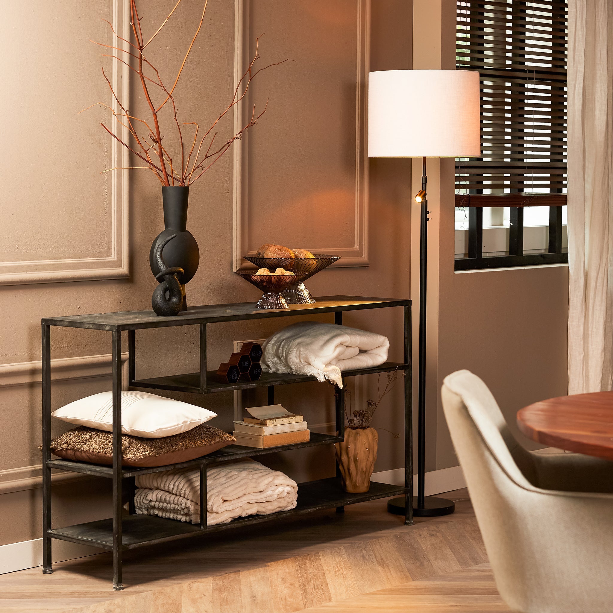 Sideboard YLAYA antik schwarz von Light & Living