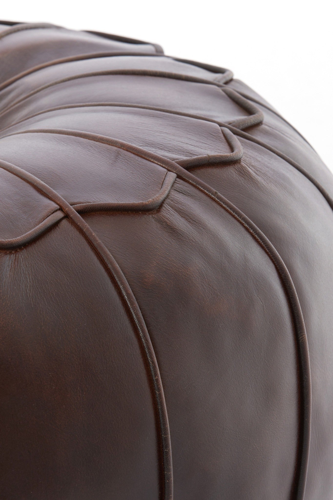 Dunkelbrauner Lederpouf als Fußablage von Light & Living