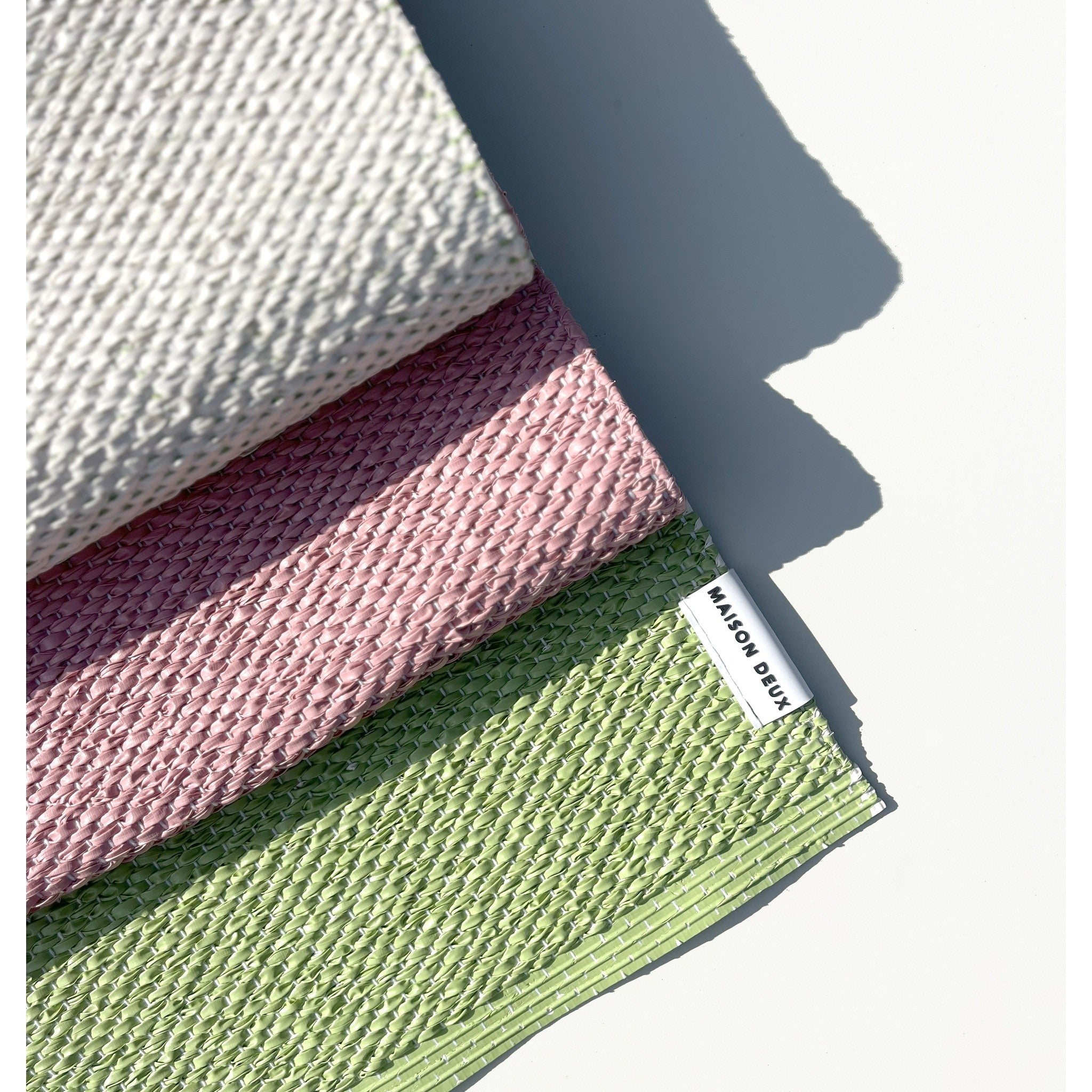 Großformatiger Design-Teppich für Innen und Außen von Maison Deux