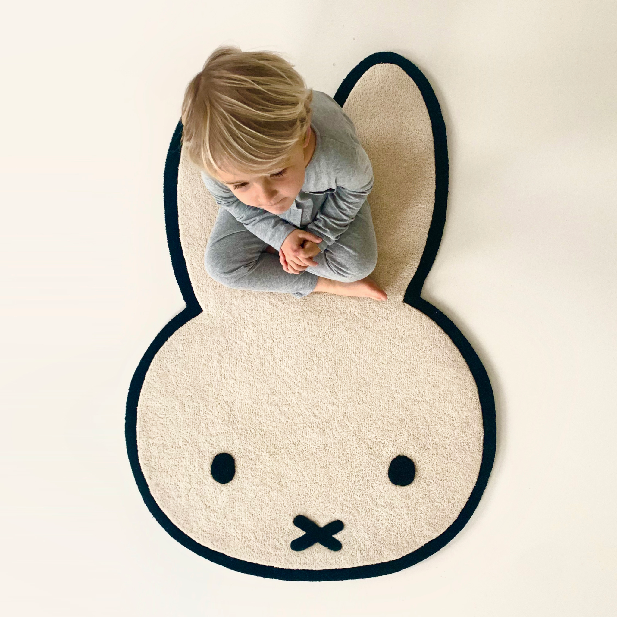 Moderner Kinderteppich mit Hoch-Tief-Flor und Miffy-Silhouette