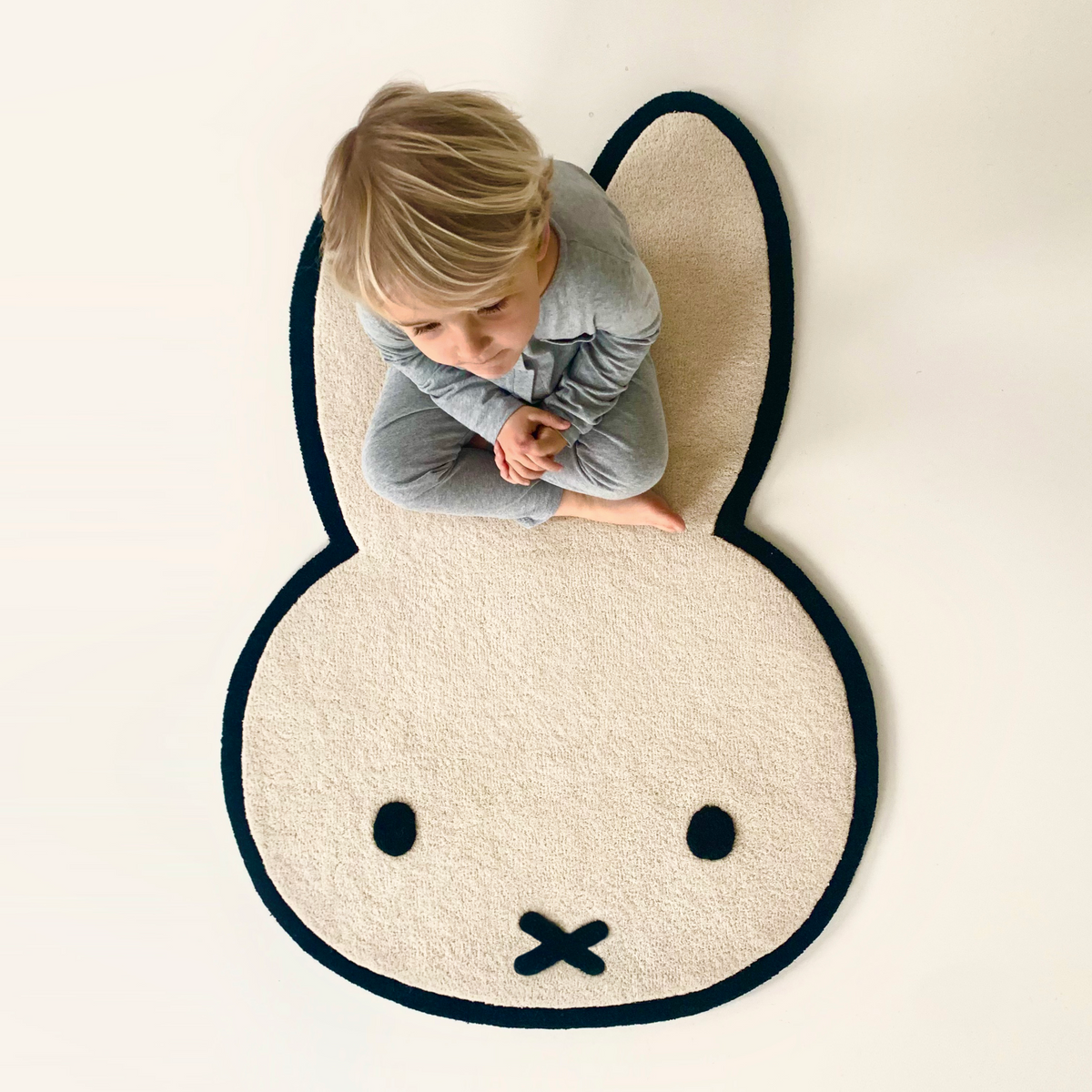 Moderner Kinderteppich mit Hoch-Tief-Flor und Miffy-Silhouette