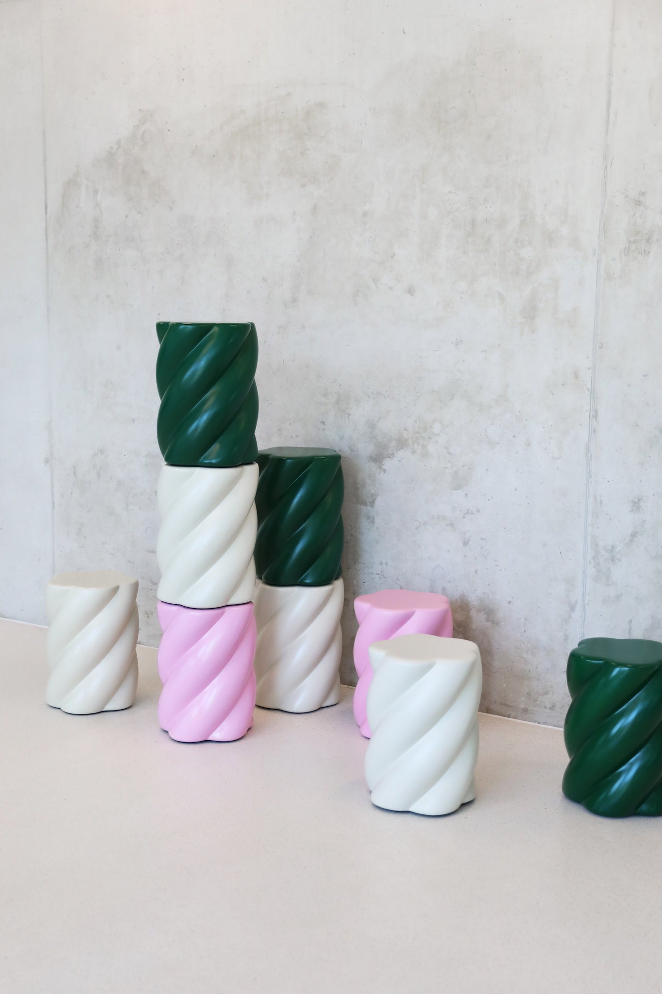 Hocker Marshmallow in pink, Gruen und off-white von &k Amsterdam