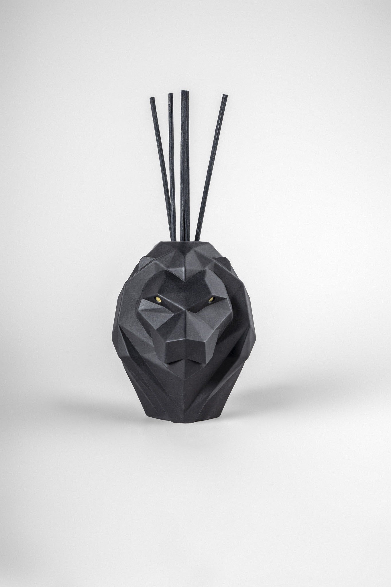 Diffusor mit Glasflakon und schwarzem Porzellanaufsatz