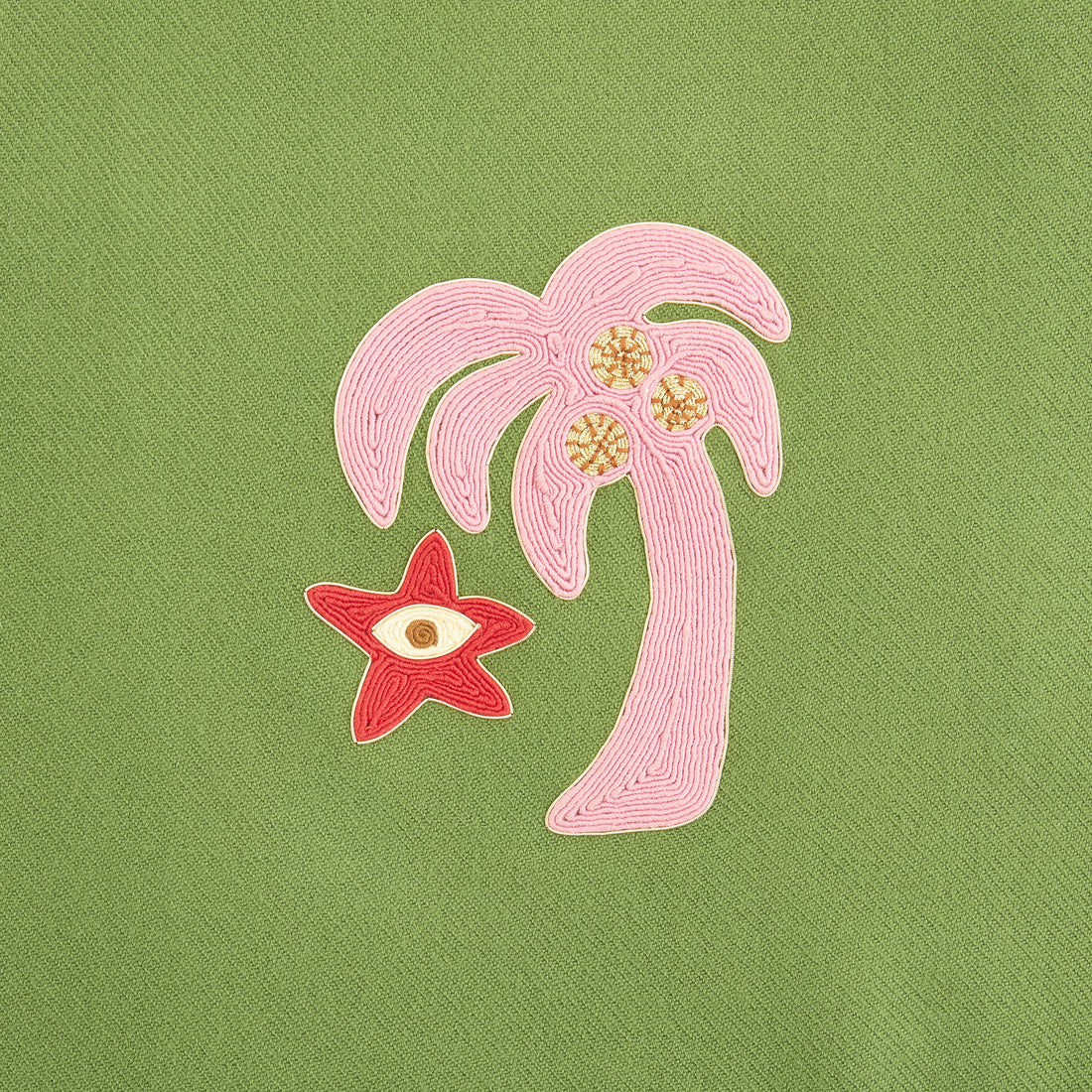 Playa Palm Tree Decke – bestickte Design-Wohndecke aus Kamelhaar & Wolle von Jonathan Adler