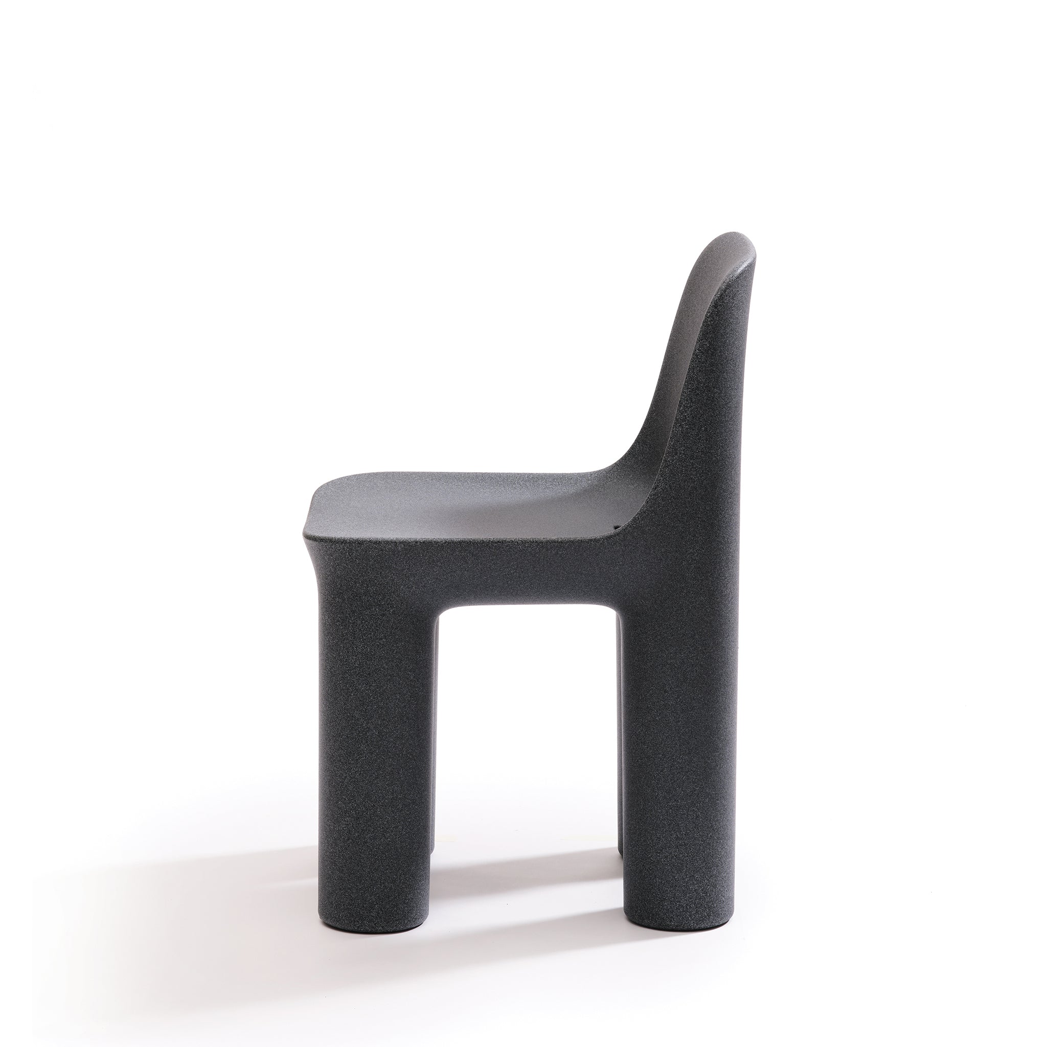 Outdoorstuhl TATA der Marke Qeeboo in black mix
