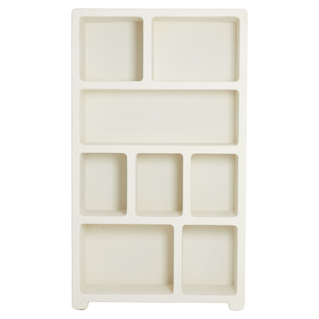 Ansicht des hohen NAHUA Schranks in Crème mit natürlichem Finish.