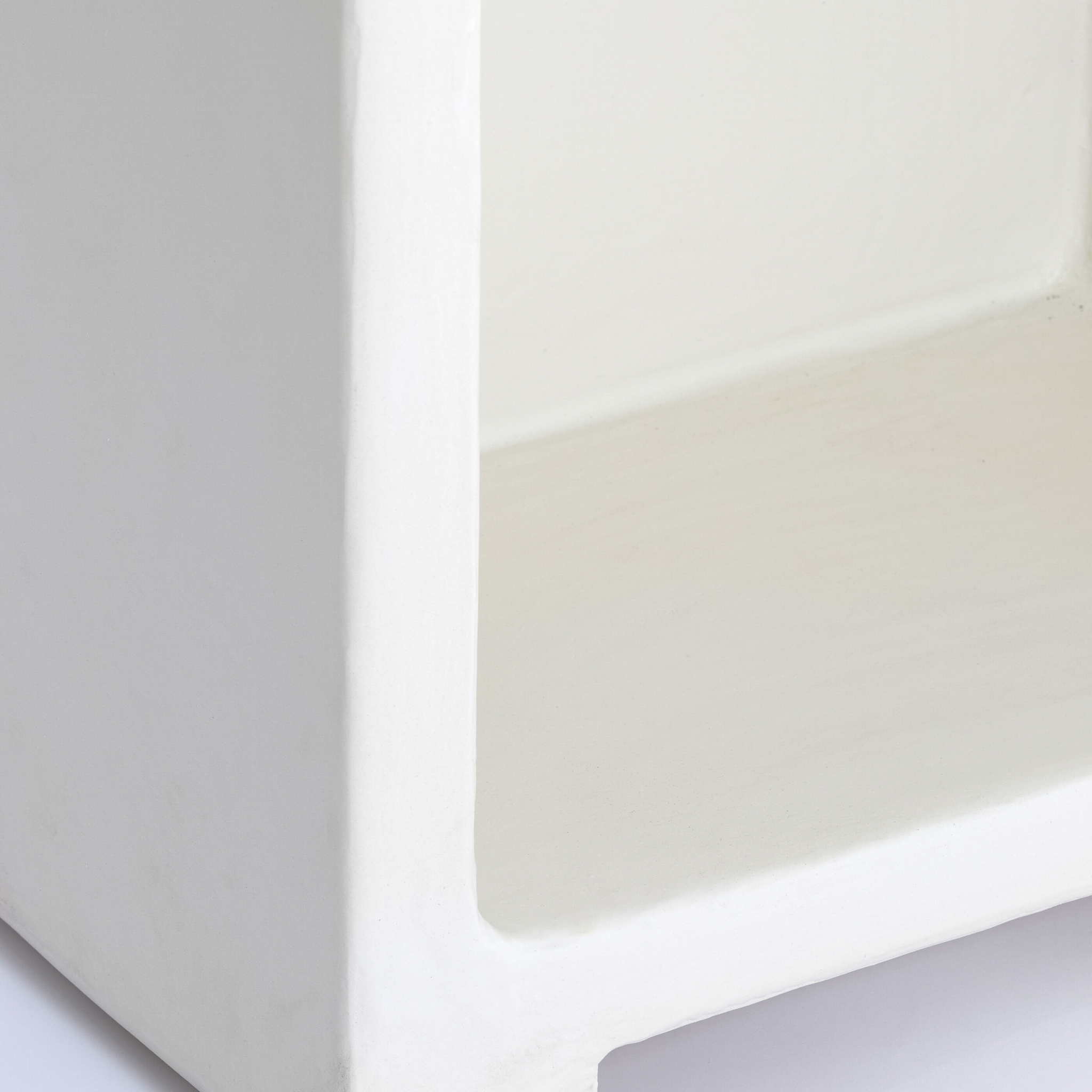 NAHUA Schrank in eleganter Crème, ideal für maritime Einrichtung.