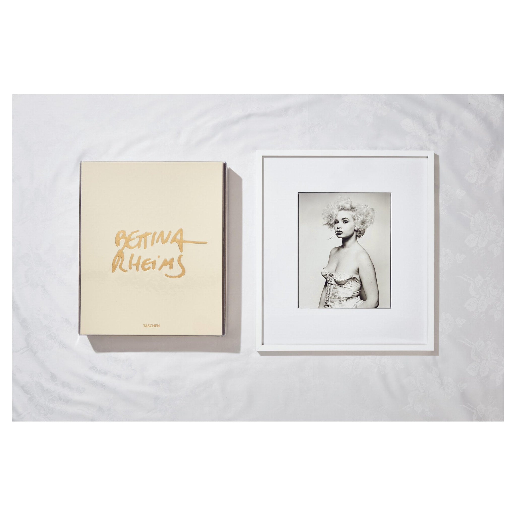 Signierter Kunstband mit exklusiven Bildern aus der Serie Marthe