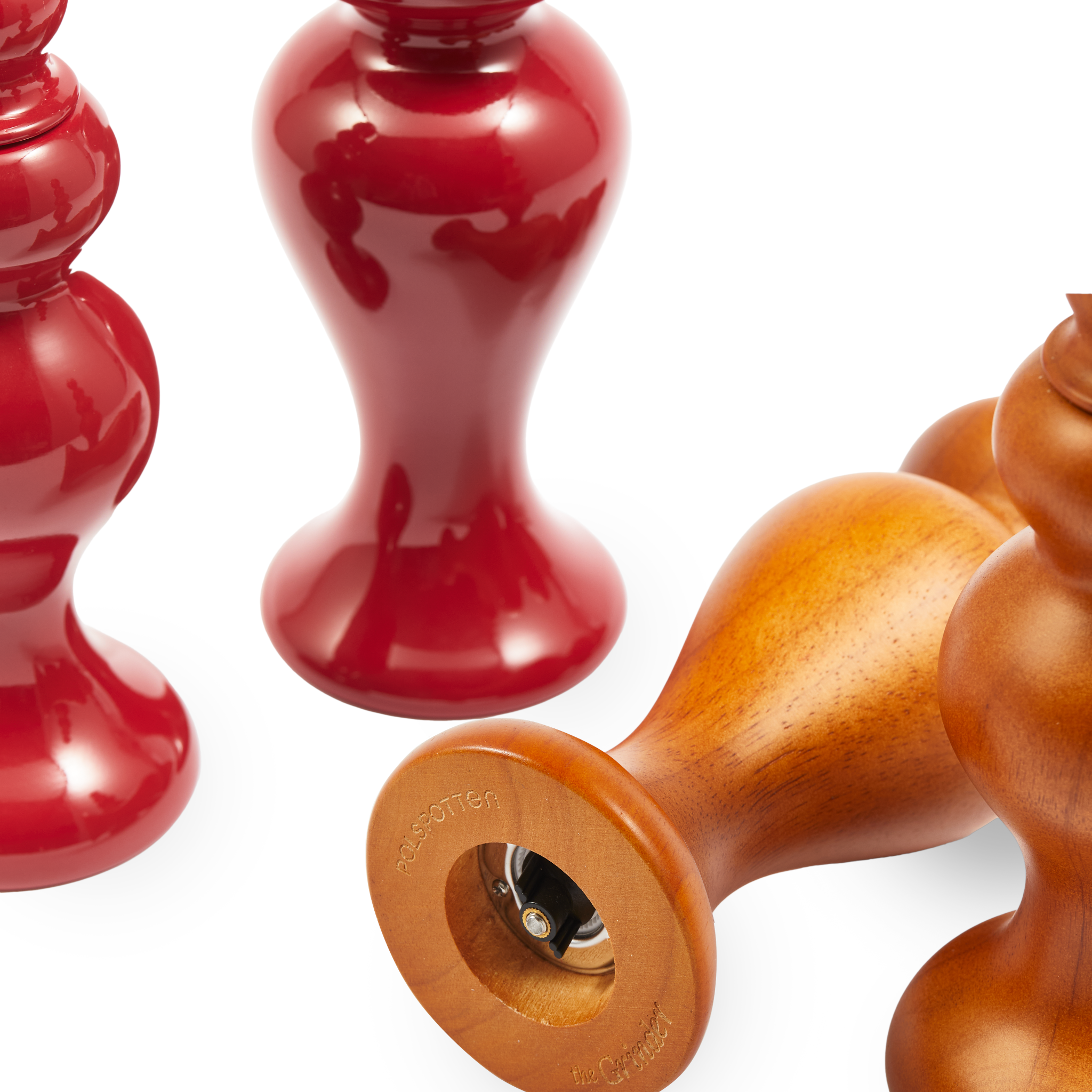 Stilvolle Tischdekoration: roter Holzgrinder mit glänzendem Finish